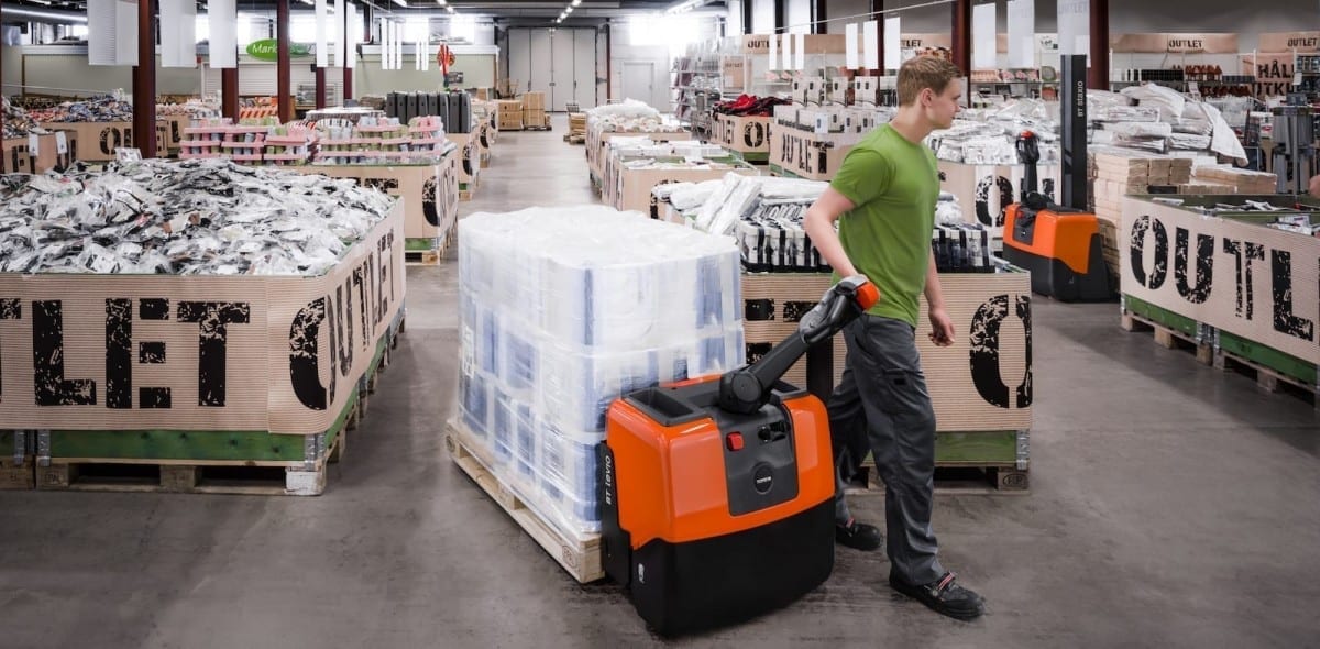 Toyota Gabelstapler LWE160 - Einfach - 225Ah Blei (Sorglosmiete) 1 LWE160 - Einfach - 225Ah Blei (Sorglosmiete)