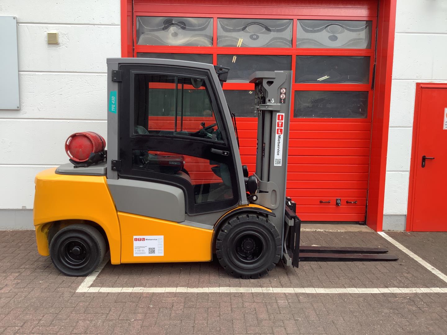Toyota Gabelstapler Toyota Verbrenner Treibgasstapler <br>Jungheinrich TFG430 <br>Baujahr 2017 <br>Betriebsstunden 2195 <br><br>Mietkauf 328,59 €/Monat 1 Toyota Verbrenner Treibgasstapler <br>Jungheinrich TFG430 <br>Baujahr 2017 <br>Betriebsstunden 2195 <br><br>Mietkauf 328,59 €/Monat