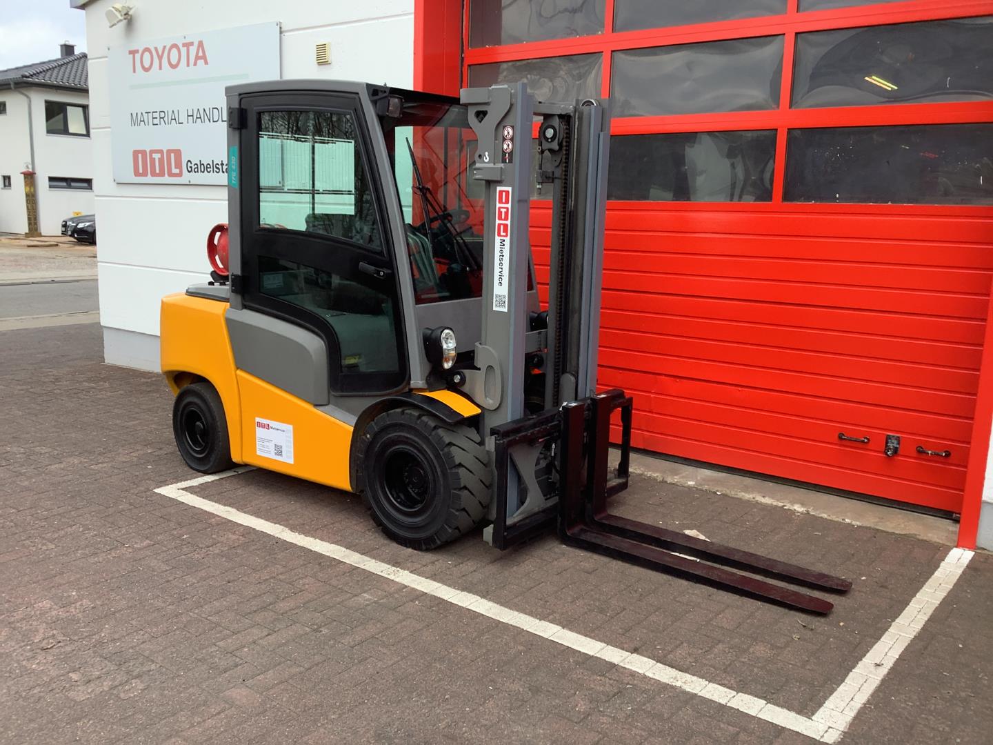 Toyota Gabelstapler Toyota Verbrenner Treibgasstapler <br>Jungheinrich TFG430 <br>Baujahr 2017 <br>Betriebsstunden 2195 <br><br>Mietkauf 328,59 €/Monat 4 Toyota Verbrenner Treibgasstapler <br>Jungheinrich TFG430 <br>Baujahr 2017 <br>Betriebsstunden 2195 <br><br>Mietkauf 328,59 €/Monat – Bild 4