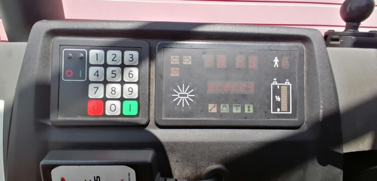 Toyota Gabelstapler Schubmaststapler <br>Toyota RRE140 <br>Baujahr 2014 <br>Betriebsstunden 3274 <br><br>Mietkauf 163,47 €/Monat 7 Schubmaststapler <br>Toyota RRE140 <br>Baujahr 2014 <br>Betriebsstunden 3274 <br><br>Mietkauf 163,47 €/Monat – Bild 7