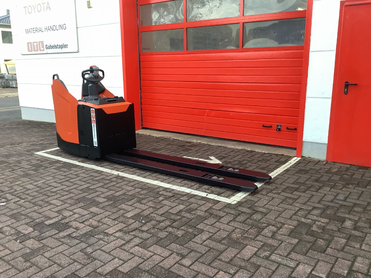 Toyota Gabelstapler Niederhubwagen <br>BT LPE250 <br>Baujahr 2019 <br>Betriebsstunden 6320 <br><br>Mietkauf 64,40 €/Monat 3 Niederhubwagen <br>BT LPE250 <br>Baujahr 2019 <br>Betriebsstunden 6320 <br><br>Mietkauf 64,40 €/Monat – Bild 3