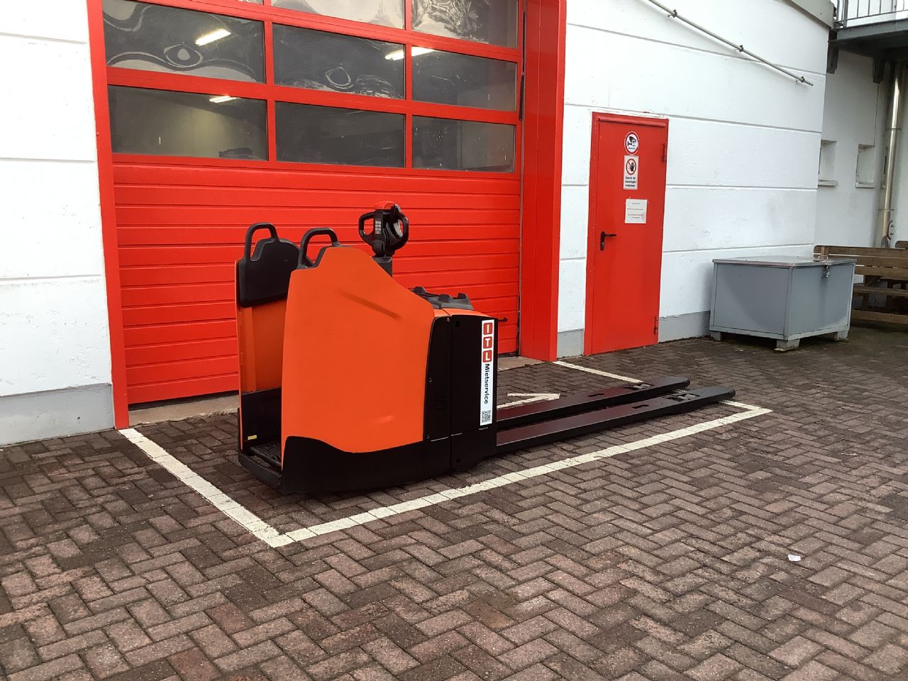 Toyota Gabelstapler Niederhubwagen <br>BT LPE250 <br>Baujahr 2019 <br>Betriebsstunden 6320 <br><br>Mietkauf 64,40 €/Monat 4 Niederhubwagen <br>BT LPE250 <br>Baujahr 2019 <br>Betriebsstunden 6320 <br><br>Mietkauf 64,40 €/Monat – Bild 4