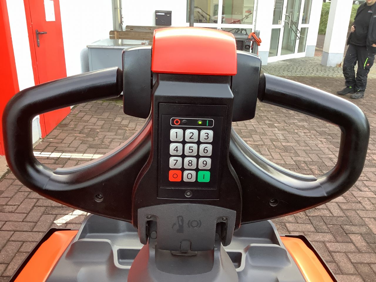 Toyota Gabelstapler Niederhubwagen <br>BT LPE250 <br>Baujahr 2019 <br>Betriebsstunden 6320 <br><br>Mietkauf 64,40 €/Monat 9 Niederhubwagen <br>BT LPE250 <br>Baujahr 2019 <br>Betriebsstunden 6320 <br><br>Mietkauf 64,40 €/Monat – Bild 9