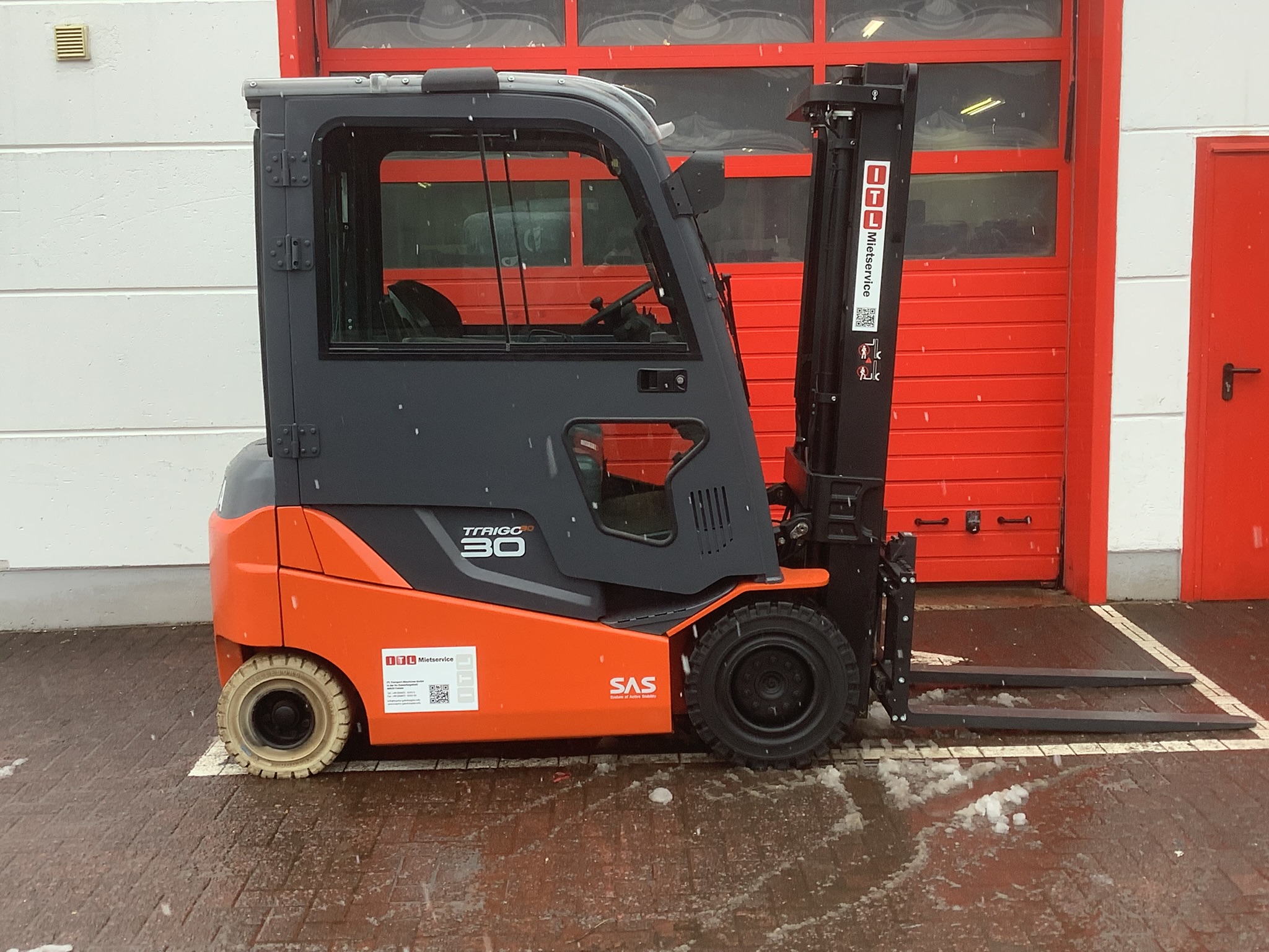 Toyota Gabelstapler Toyota Elektro 4-Rad Stapler <br>Toyota 8FBMKT30 <br>Baujahr 2018 <br>Betriebsstunden 2189 <br><br>Mietkauf 328,59 €/Monat 2 Toyota Elektro 4-Rad Stapler <br>Toyota 8FBMKT30 <br>Baujahr 2018 <br>Betriebsstunden 2189 <br><br>Mietkauf 328,59 €/Monat – Bild 2