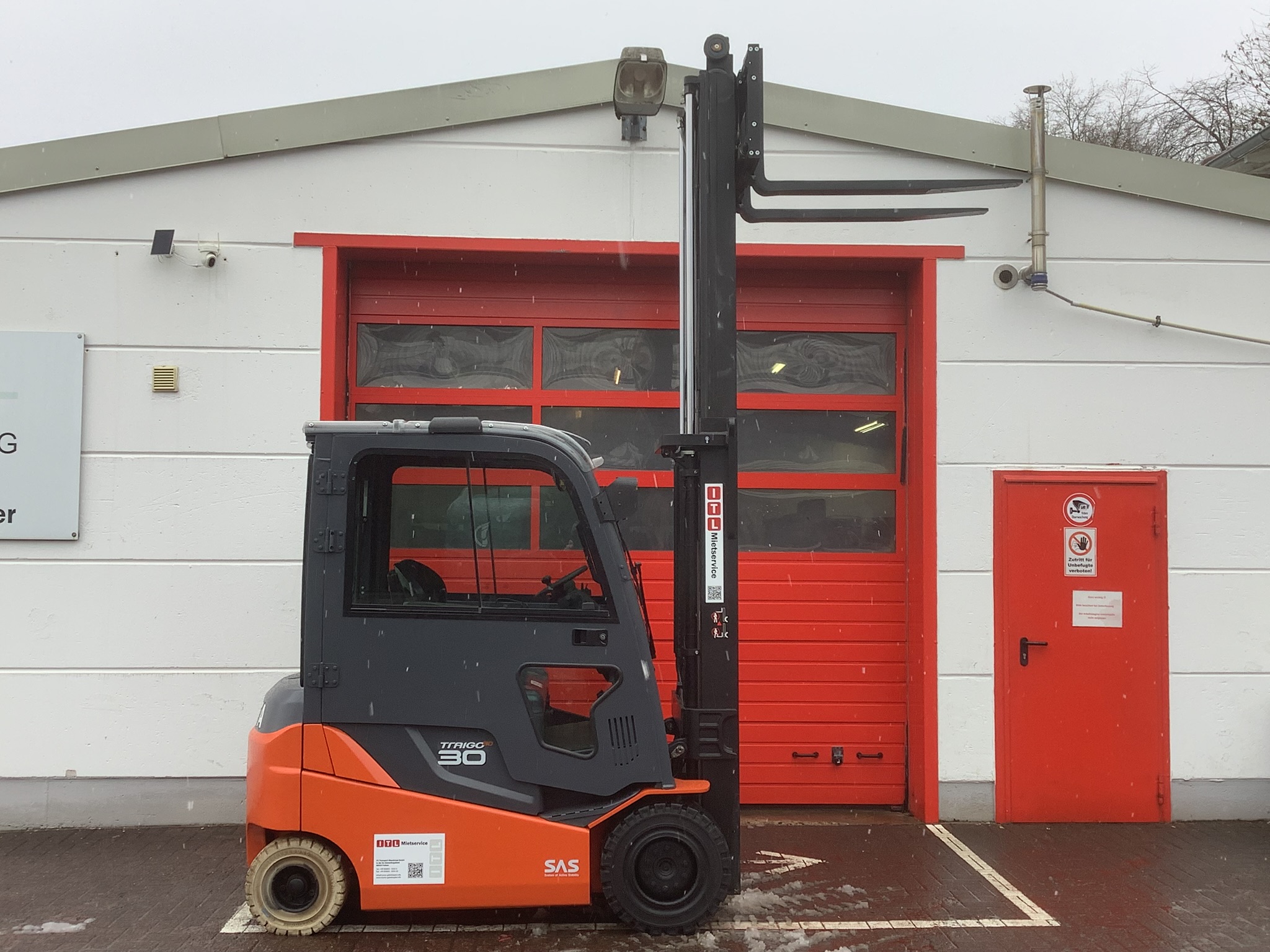 Toyota Gabelstapler Toyota Elektro 4-Rad Stapler <br>Toyota 8FBMKT30 <br>Baujahr 2018 <br>Betriebsstunden 2189 <br><br>Mietkauf 328,59 €/Monat 4 Toyota Elektro 4-Rad Stapler <br>Toyota 8FBMKT30 <br>Baujahr 2018 <br>Betriebsstunden 2189 <br><br>Mietkauf 328,59 €/Monat – Bild 4
