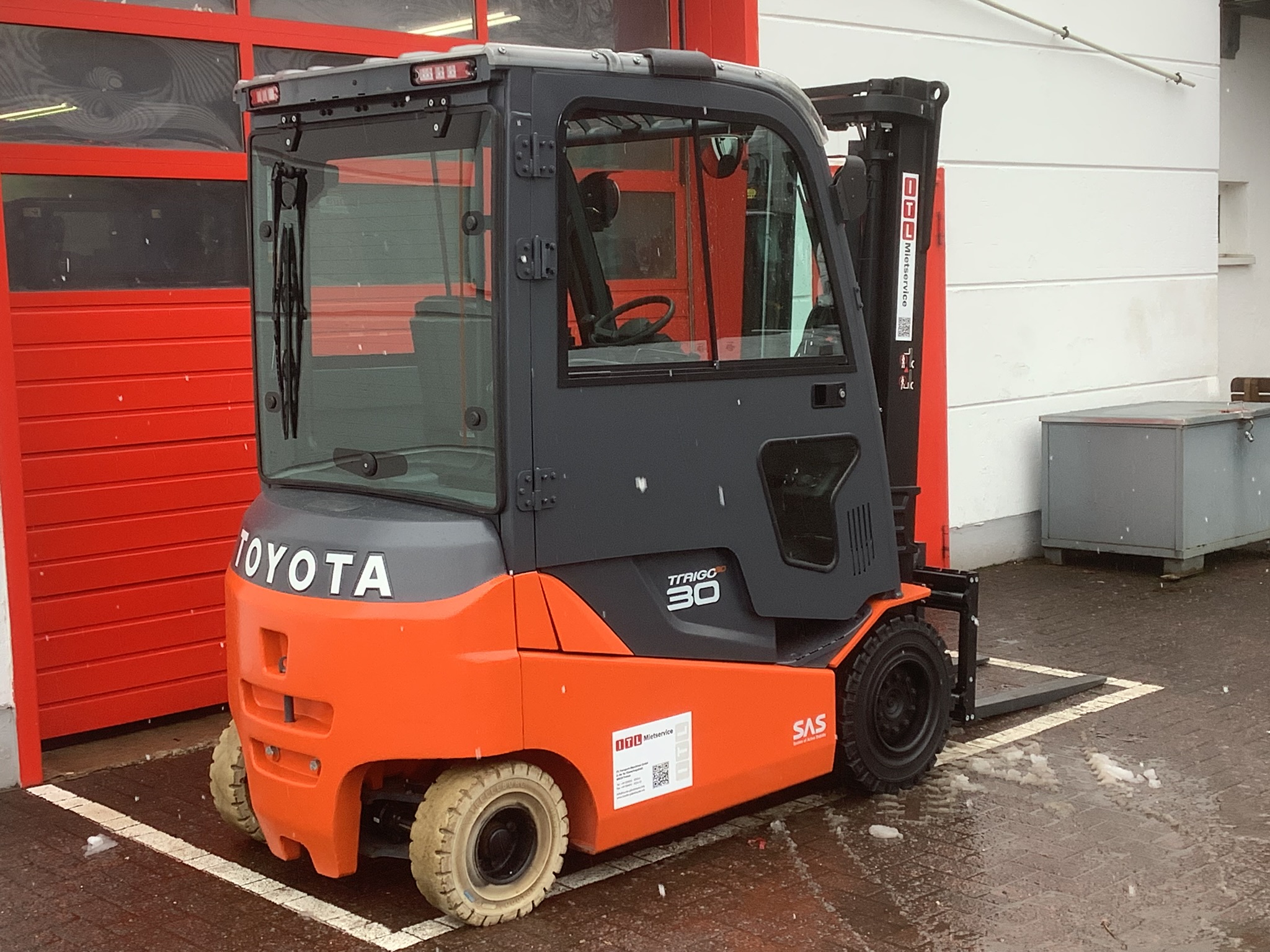 Toyota Gabelstapler Toyota Elektro 4-Rad Stapler <br>Toyota 8FBMKT30 <br>Baujahr 2018 <br>Betriebsstunden 2189 <br><br>Mietkauf 328,59 €/Monat 5 Toyota Elektro 4-Rad Stapler <br>Toyota 8FBMKT30 <br>Baujahr 2018 <br>Betriebsstunden 2189 <br><br>Mietkauf 328,59 €/Monat – Bild 5