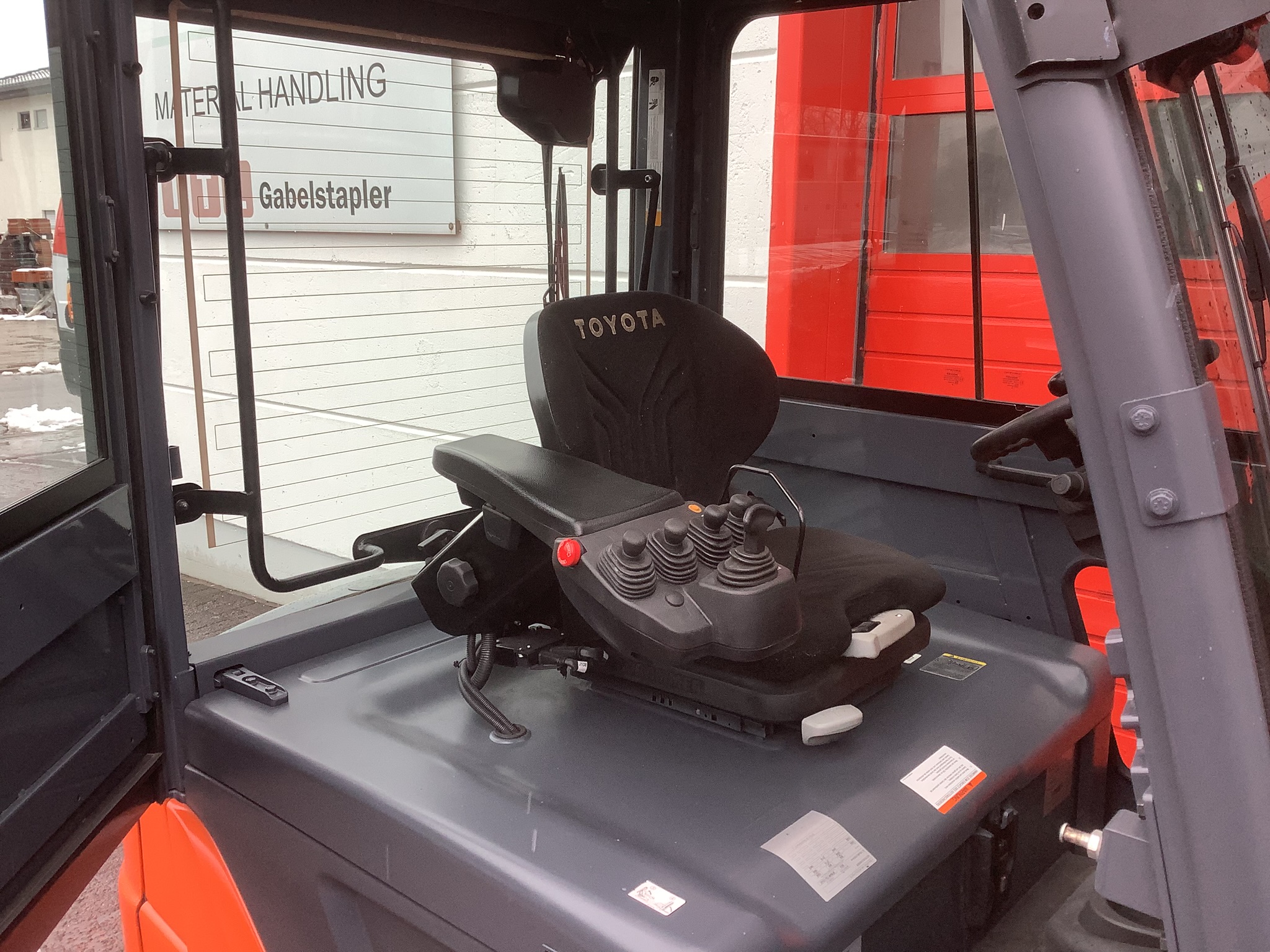 Toyota Gabelstapler Toyota Elektro 4-Rad Stapler <br>Toyota 8FBMKT30 <br>Baujahr 2018 <br>Betriebsstunden 2189 <br><br>Mietkauf 328,59 €/Monat 7 Toyota Elektro 4-Rad Stapler <br>Toyota 8FBMKT30 <br>Baujahr 2018 <br>Betriebsstunden 2189 <br><br>Mietkauf 328,59 €/Monat – Bild 7