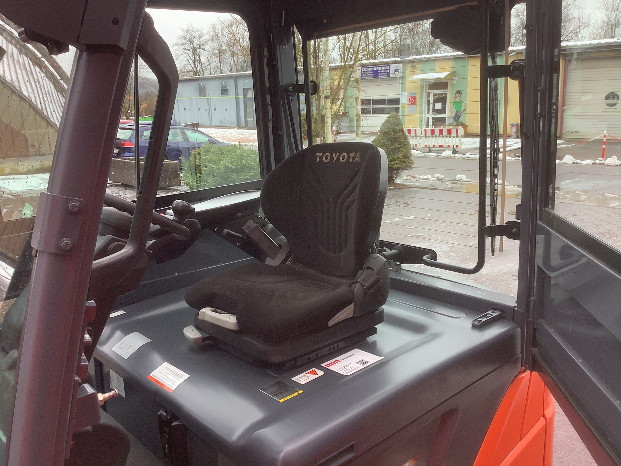 Toyota Gabelstapler Toyota Elektro 4-Rad Stapler <br>Toyota 8FBMKT30 <br>Baujahr 2018 <br>Betriebsstunden 2189 <br><br>Mietkauf 328,59 €/Monat 8 Toyota Elektro 4-Rad Stapler <br>Toyota 8FBMKT30 <br>Baujahr 2018 <br>Betriebsstunden 2189 <br><br>Mietkauf 328,59 €/Monat – Bild 8