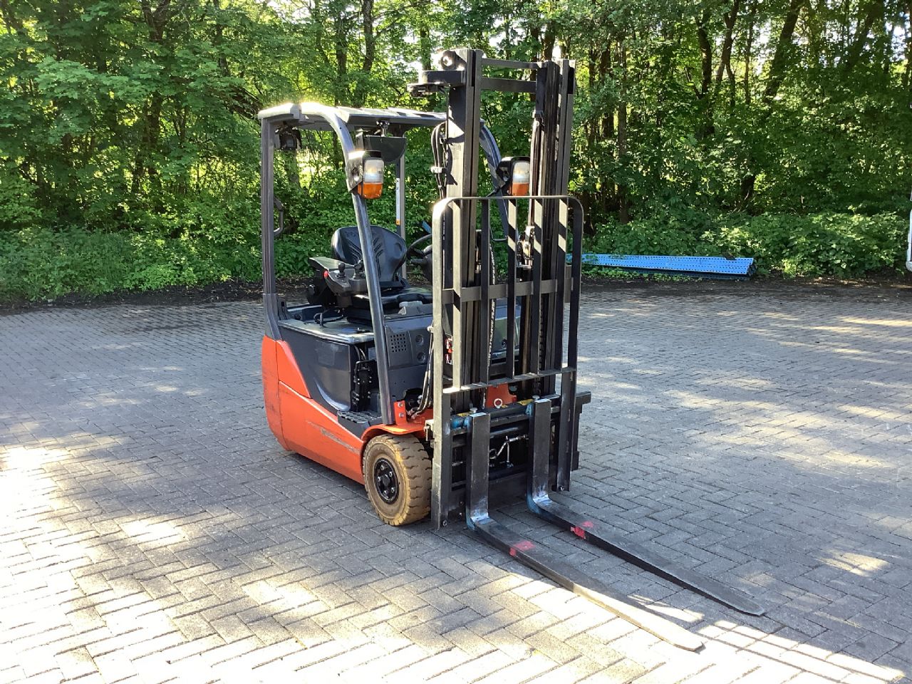 Toyota Gabelstapler Toyota Elektro 3-Rad Stapler <br>Toyota 8FBEKT16-Export <br>Baujahr 2015 <br>Betriebsstunden 13843 <br><br>Mietkauf 146,96 €/Monat 2 Toyota Elektro 3-Rad Stapler <br>Toyota 8FBEKT16-Export <br>Baujahr 2015 <br>Betriebsstunden 13843 <br><br>Mietkauf 146,96 €/Monat – Bild 2