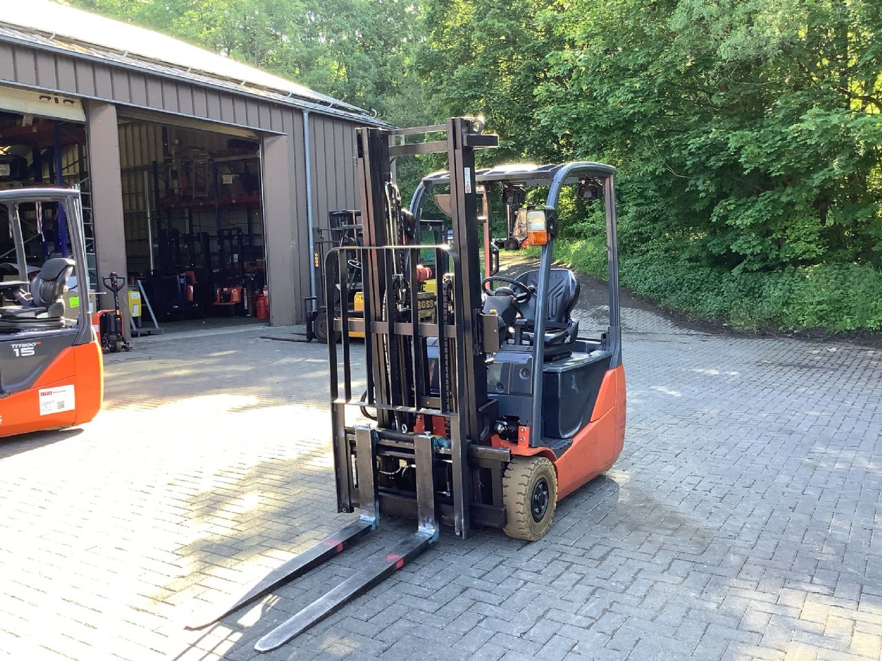 Toyota Gabelstapler Toyota Elektro 3-Rad Stapler <br>Toyota 8FBEKT16-Export <br>Baujahr 2015 <br>Betriebsstunden 13843 <br><br>Mietkauf 146,96 €/Monat 3 Toyota Elektro 3-Rad Stapler <br>Toyota 8FBEKT16-Export <br>Baujahr 2015 <br>Betriebsstunden 13843 <br><br>Mietkauf 146,96 €/Monat – Bild 3