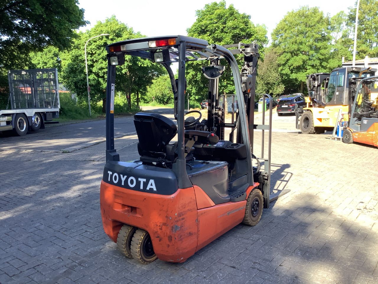Toyota Gabelstapler Toyota Elektro 3-Rad Stapler <br>Toyota 8FBEKT16-Export <br>Baujahr 2015 <br>Betriebsstunden 13843 <br><br>Mietkauf 146,96 €/Monat 6 Toyota Elektro 3-Rad Stapler <br>Toyota 8FBEKT16-Export <br>Baujahr 2015 <br>Betriebsstunden 13843 <br><br>Mietkauf 146,96 €/Monat – Bild 6