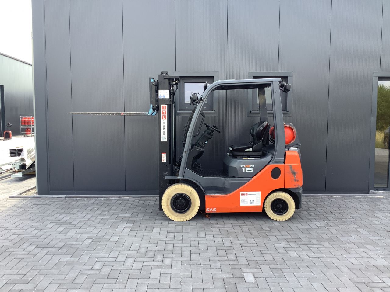 Toyota Gabelstapler Toyota Verbrenner Treibgasstapler <br>Toyota 02-8FGF18 <br>Baujahr 2016 <br>Betriebsstunden 5146 <br><br>Mietkauf 206,40 €/Monat 2 Toyota Verbrenner Treibgasstapler <br>Toyota 02-8FGF18 <br>Baujahr 2016 <br>Betriebsstunden 5146 <br><br>Mietkauf 206,40 €/Monat – Bild 2
