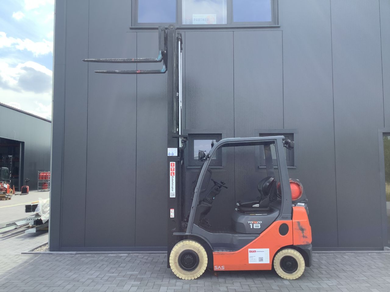 Toyota Gabelstapler Toyota Verbrenner Treibgasstapler <br>Toyota 02-8FGF18 <br>Baujahr 2016 <br>Betriebsstunden 5146 <br><br>Mietkauf 206,40 €/Monat 3 Toyota Verbrenner Treibgasstapler <br>Toyota 02-8FGF18 <br>Baujahr 2016 <br>Betriebsstunden 5146 <br><br>Mietkauf 206,40 €/Monat – Bild 3