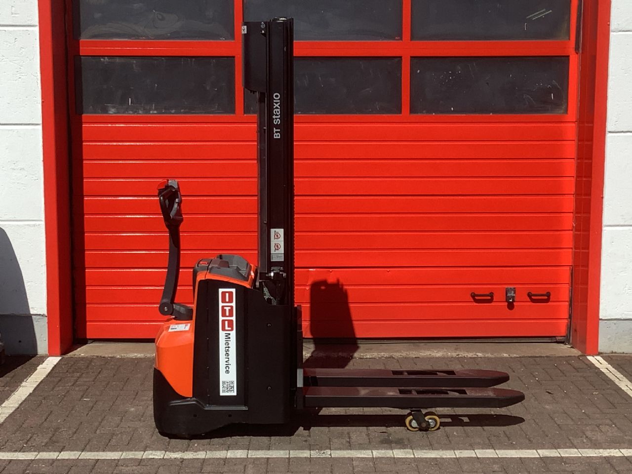 Toyota Gabelstapler Hochhubwagen <br>Toyota SWE120L <br>Baujahr 2022 <br>Betriebsstunden 1320 <br><br>Mietkauf 130,44 €/Monat 3 Hochhubwagen <br>Toyota SWE120L <br>Baujahr 2022 <br>Betriebsstunden 1320 <br><br>Mietkauf 130,44 €/Monat – Bild 3