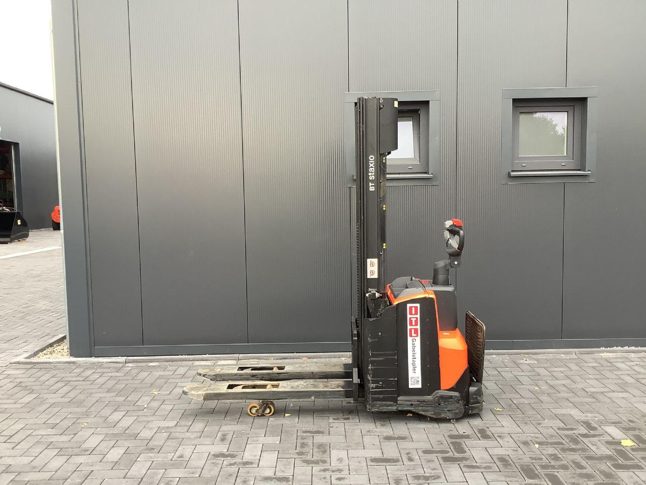 Toyota Gabelstapler Hochhubwagen <br>Toyota SWE120L <br>Baujahr 2022 <br>Betriebsstunden 991 <br><br>Mietkauf 130,44 €/Monat 3 Hochhubwagen <br>Toyota SWE120L <br>Baujahr 2022 <br>Betriebsstunden 991 <br><br>Mietkauf 130,44 €/Monat – Bild 3