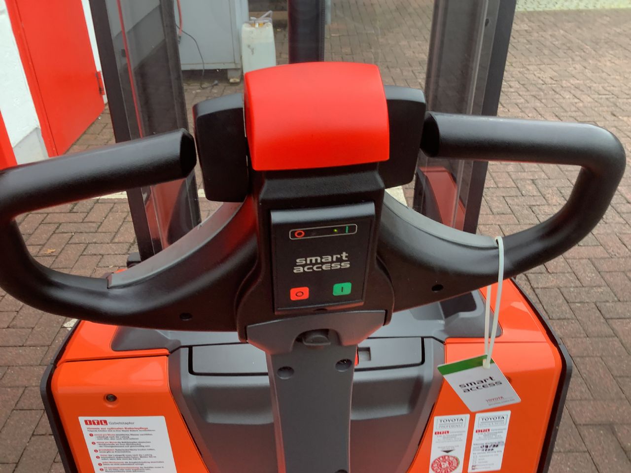 Toyota Gabelstapler Hochhubwagen <br>Toyota SWE120 <br>Baujahr 2019 <br>Betriebsstunden 561 <br><br>Mietkauf 107,33 €/Monat 10 Hochhubwagen <br>Toyota SWE120 <br>Baujahr 2019 <br>Betriebsstunden 561 <br><br>Mietkauf 107,33 €/Monat – Bild 10