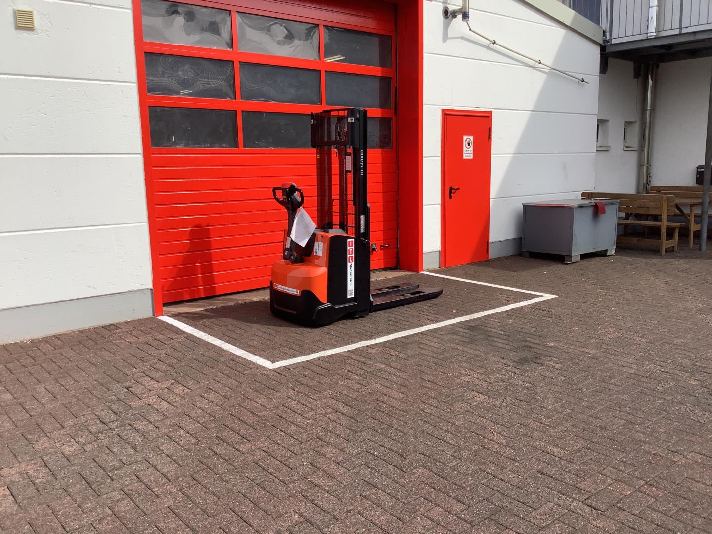 Toyota Gabelstapler Hochhubwagen <br>Toyota SWE120 <br>Baujahr 2019 <br>Betriebsstunden 561 <br><br>Mietkauf 107,33 €/Monat 4 Hochhubwagen <br>Toyota SWE120 <br>Baujahr 2019 <br>Betriebsstunden 561 <br><br>Mietkauf 107,33 €/Monat – Bild 4