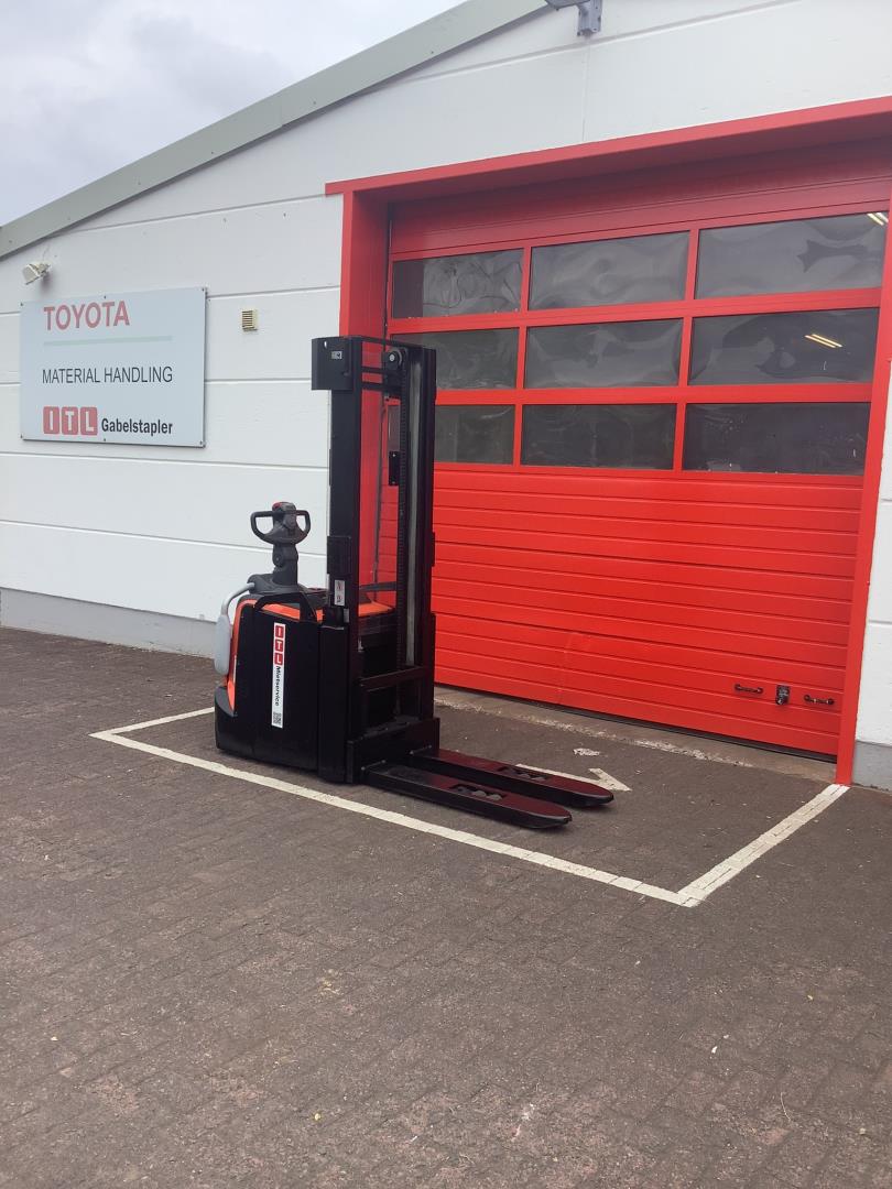 Toyota Gabelstapler Hochhubwagen <br>Toyota SPE140L <br>Baujahr 2017 <br>Betriebsstunden 3207 <br><br>Mietkauf 130,44 €/Monat 6 Hochhubwagen <br>Toyota SPE140L <br>Baujahr 2017 <br>Betriebsstunden 3207 <br><br>Mietkauf 130,44 €/Monat – Bild 6