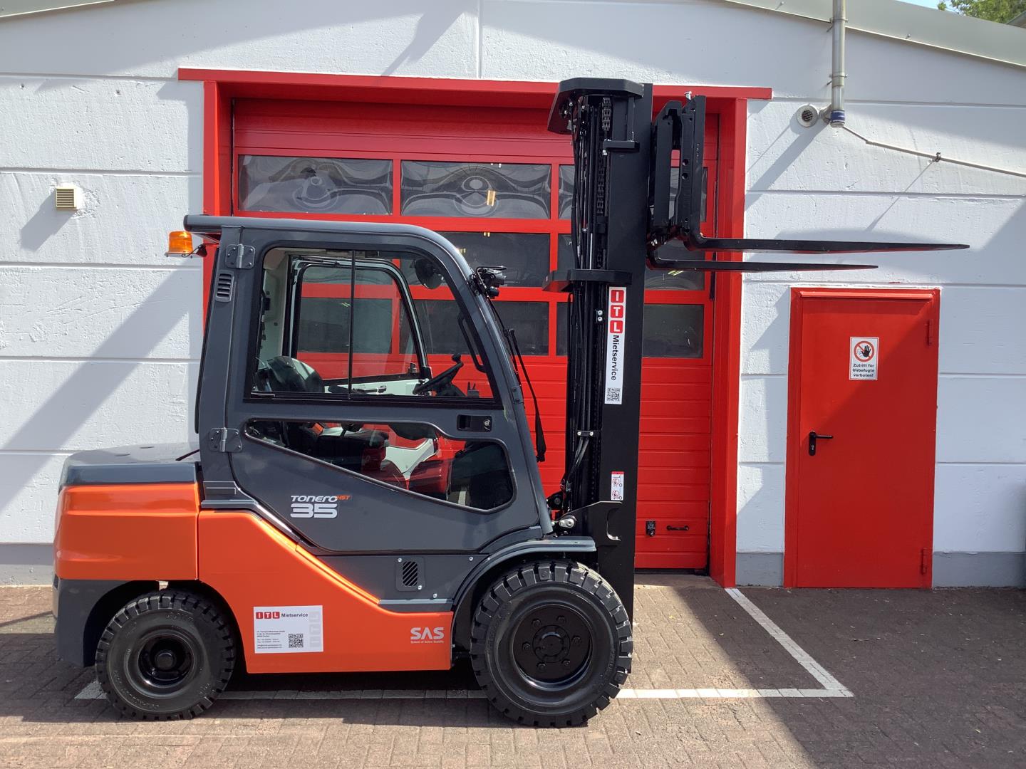 Toyota Gabelstapler Toyota Verbrenner Dieselstapler <br>Toyota 56-8FDJ35F <br>Baujahr 2023 <br>Betriebsstunden 1795 <br><br>Mietkauf 823,95 €/Monat 3 Toyota Verbrenner Dieselstapler <br>Toyota 56-8FDJ35F <br>Baujahr 2023 <br>Betriebsstunden 1795 <br><br>Mietkauf 823,95 €/Monat – Bild 3