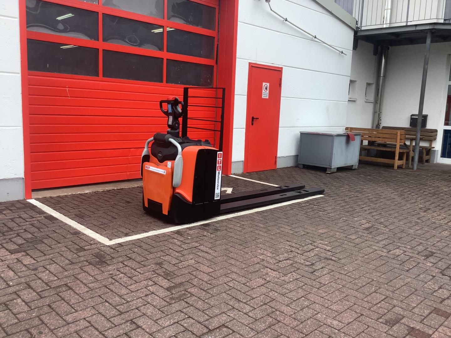 Toyota Gabelstapler Niederhubwagen <br>Toyota LPE200 <br>Baujahr 2017 <br>Betriebsstunden 2294 <br><br>Mietkauf 61,09 €/Monat 4 Niederhubwagen <br>Toyota LPE200 <br>Baujahr 2017 <br>Betriebsstunden 2294 <br><br>Mietkauf 61,09 €/Monat – Bild 4