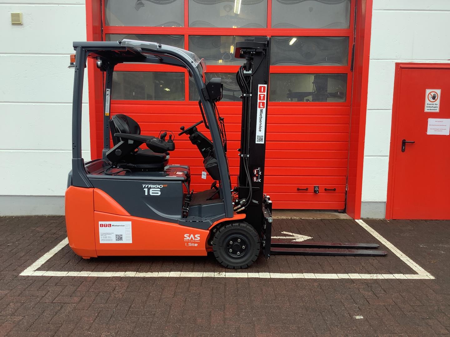 Toyota Gabelstapler Toyota Elektro 3-Rad Stapler <br>Toyota 8FBE16T <br>Baujahr 2023 <br>Betriebsstunden 273 <br><br>Mietkauf 493,71 €/Monat 1 Toyota Elektro 3-Rad Stapler <br>Toyota 8FBE16T <br>Baujahr 2023 <br>Betriebsstunden 273 <br><br>Mietkauf 493,71 €/Monat