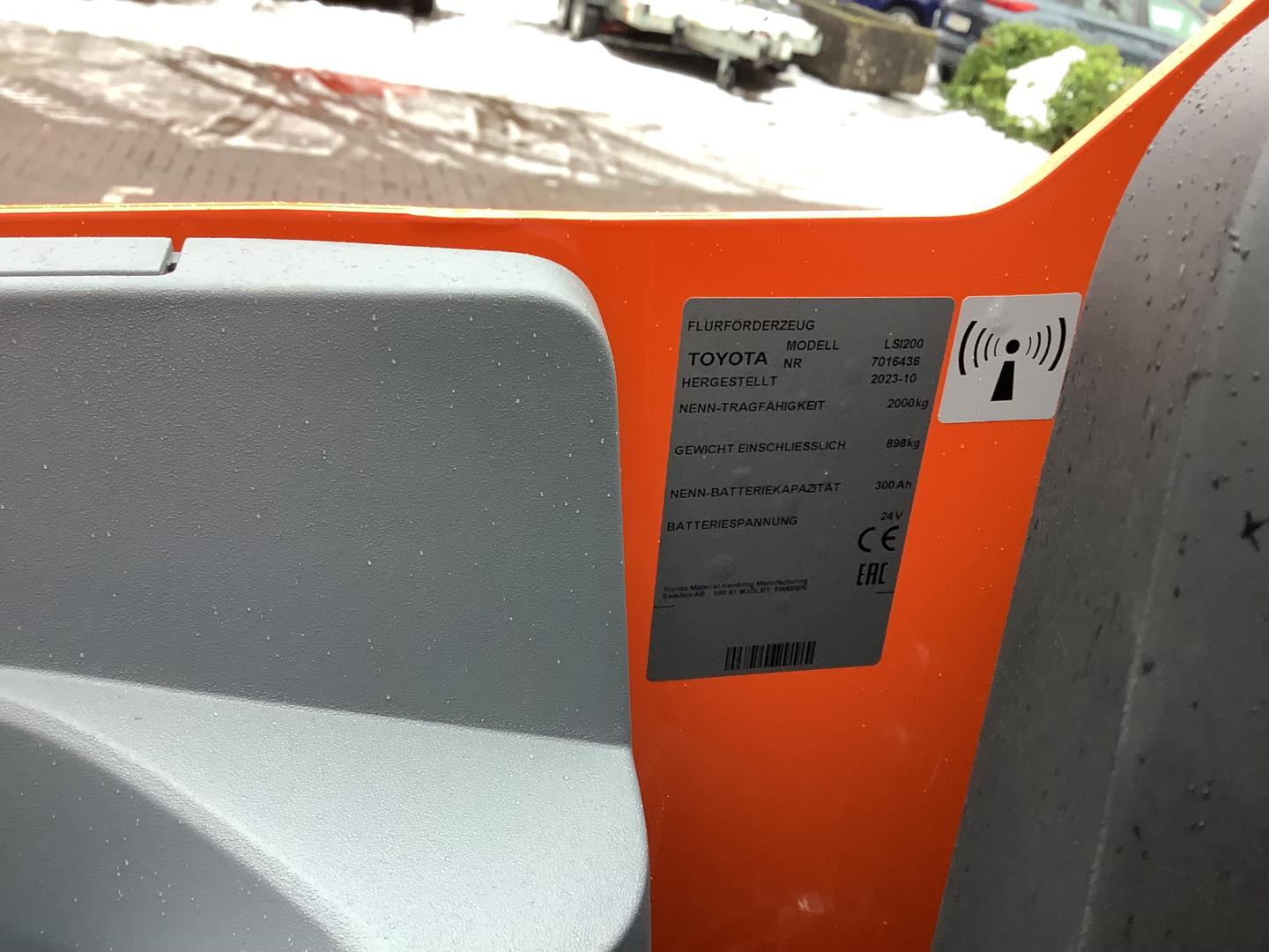 Toyota Gabelstapler Niederhubwagen <br>Toyota LSI200 <br>Baujahr 2023 <br>Betriebsstunden 16 <br><br>Mietkauf 325,29 €/Monat 10 Niederhubwagen <br>Toyota LSI200 <br>Baujahr 2023 <br>Betriebsstunden 16 <br><br>Mietkauf 325,29 €/Monat – Bild 10