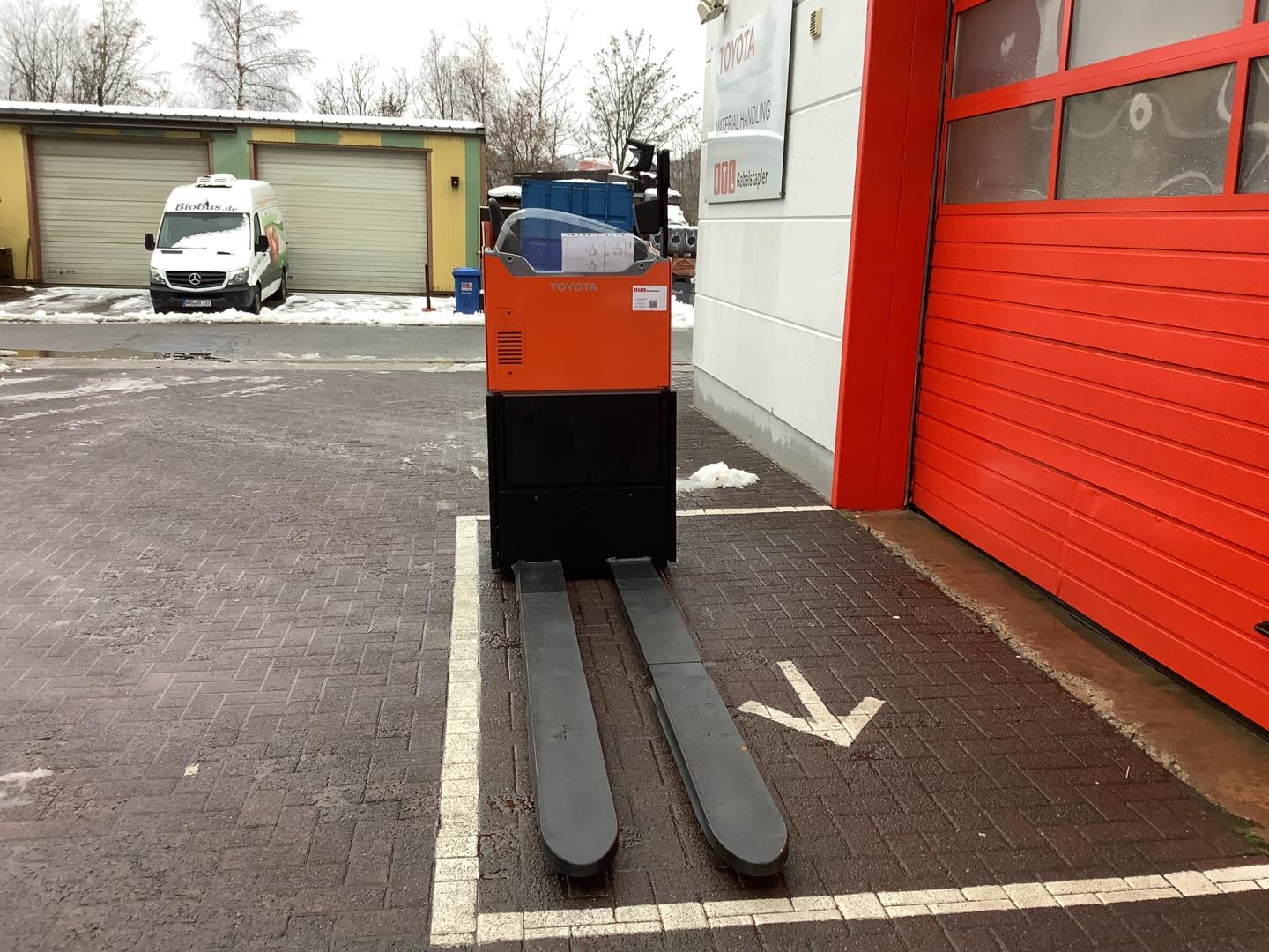Toyota Gabelstapler Niederhubwagen <br>Toyota LSI200 <br>Baujahr 2023 <br>Betriebsstunden 16 <br><br>Mietkauf 325,29 €/Monat 7 Niederhubwagen <br>Toyota LSI200 <br>Baujahr 2023 <br>Betriebsstunden 16 <br><br>Mietkauf 325,29 €/Monat – Bild 7