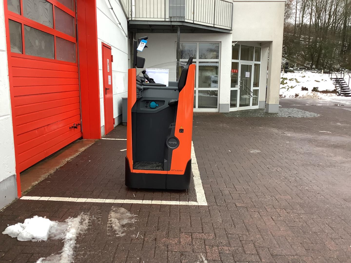 Toyota Gabelstapler Niederhubwagen <br>Toyota LSI200 <br>Baujahr 2023 <br>Betriebsstunden 16 <br><br>Mietkauf 325,29 €/Monat 8 Niederhubwagen <br>Toyota LSI200 <br>Baujahr 2023 <br>Betriebsstunden 16 <br><br>Mietkauf 325,29 €/Monat – Bild 8