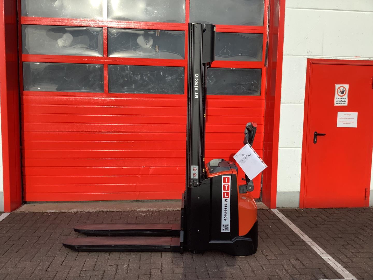 Toyota Gabelstapler Hochhubwagen <br>Toyota SWE140L <br>Baujahr 2024 <br>Betriebsstunden 24 <br><br>Mietkauf 216,31 €/Monat 8 Hochhubwagen <br>Toyota SWE140L <br>Baujahr 2024 <br>Betriebsstunden 24 <br><br>Mietkauf 216,31 €/Monat – Bild 8