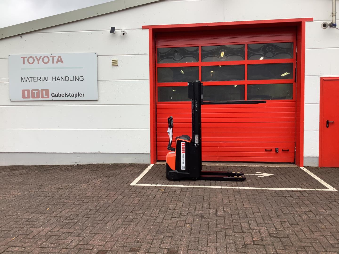 Toyota Gabelstapler Hochhubwagen <br>Toyota SWE120L <br>Baujahr 2024 <br>Betriebsstunden 9 <br><br>Mietkauf 194,84 €/Monat 6 Hochhubwagen <br>Toyota SWE120L <br>Baujahr 2024 <br>Betriebsstunden 9 <br><br>Mietkauf 194,84 €/Monat – Bild 6