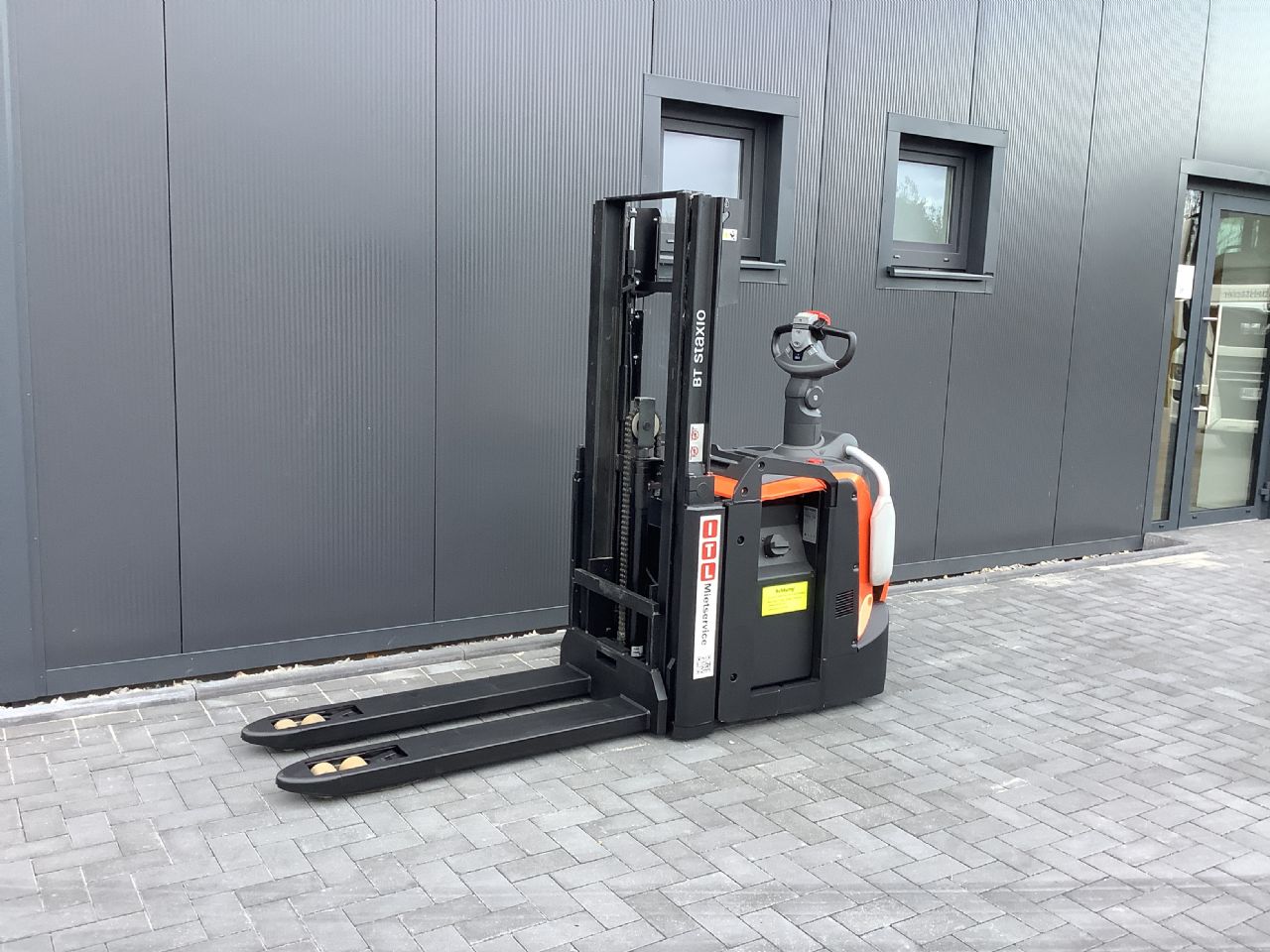 Toyota Gabelstapler Hochhubwagen <br>Toyota SPE200D <br>Baujahr 2024 <br>Betriebsstunden 1755 <br><br>Mietkauf 179,98 €/Monat 6 Hochhubwagen <br>Toyota SPE200D <br>Baujahr 2024 <br>Betriebsstunden 1755 <br><br>Mietkauf 179,98 €/Monat – Bild 6