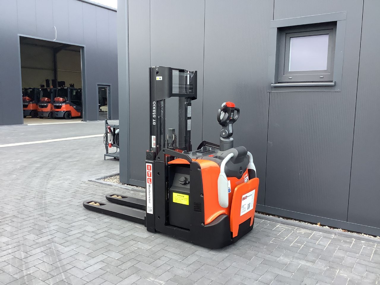 Toyota Gabelstapler Hochhubwagen <br>Toyota SPE200D <br>Baujahr 2024 <br>Betriebsstunden 1755 <br><br>Mietkauf 179,98 €/Monat 7 Hochhubwagen <br>Toyota SPE200D <br>Baujahr 2024 <br>Betriebsstunden 1755 <br><br>Mietkauf 179,98 €/Monat – Bild 7