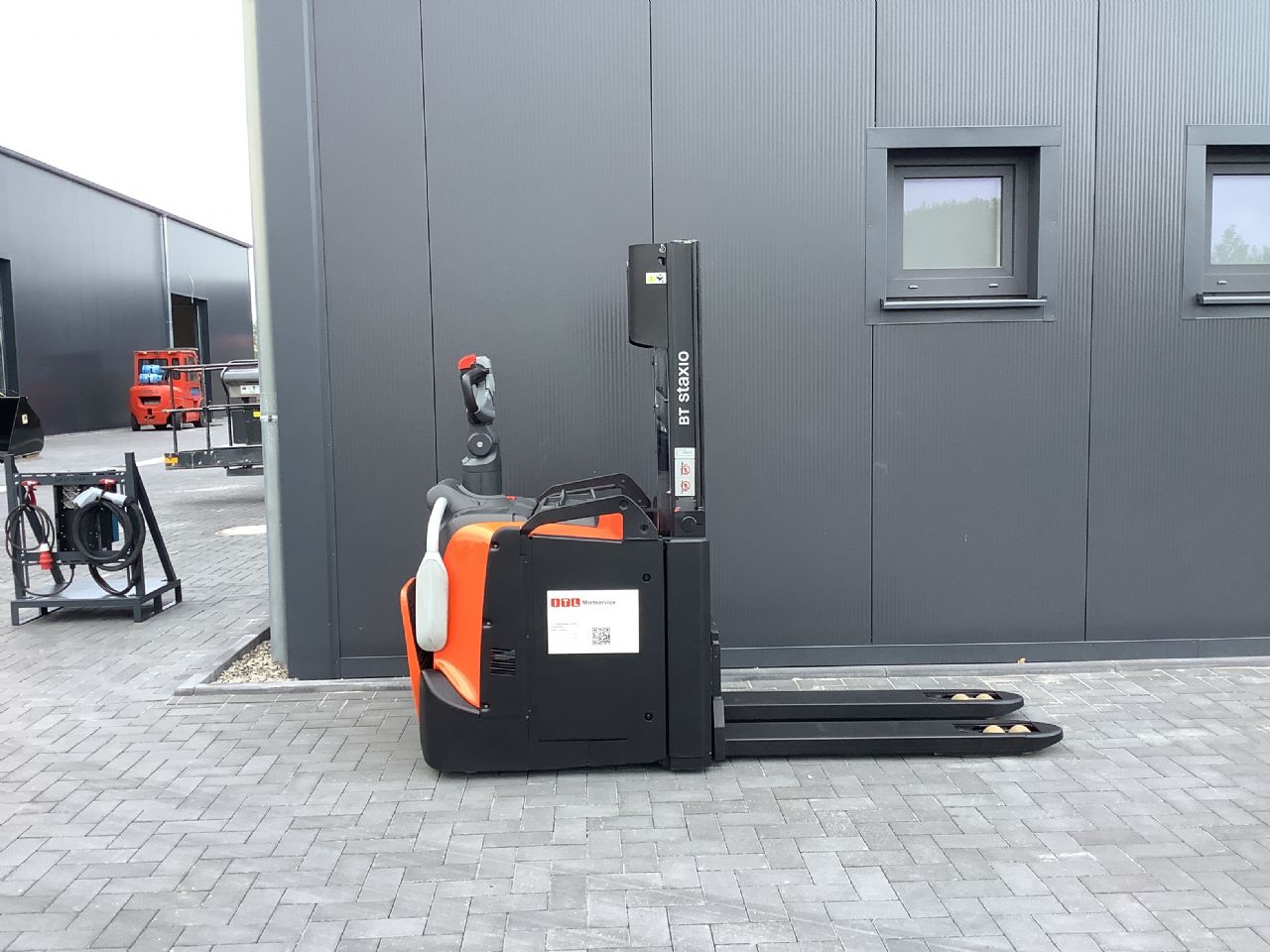 Toyota Gabelstapler Hochhubwagen <br>Toyota SPE200D <br>Baujahr 2024 <br>Betriebsstunden 1755 <br><br>Mietkauf 179,98 €/Monat 9 Hochhubwagen <br>Toyota SPE200D <br>Baujahr 2024 <br>Betriebsstunden 1755 <br><br>Mietkauf 179,98 €/Monat – Bild 9
