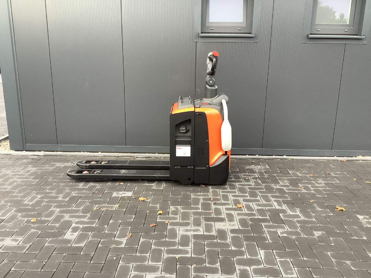 Toyota Gabelstapler Niederhubwagen <br>Toyota LPE200 <br>Baujahr 2024 <br>Betriebsstunden 1100 <br><br>Mietkauf 130,44 €/Monat 2 Niederhubwagen <br>Toyota LPE200 <br>Baujahr 2024 <br>Betriebsstunden 1100 <br><br>Mietkauf 130,44 €/Monat – Bild 2