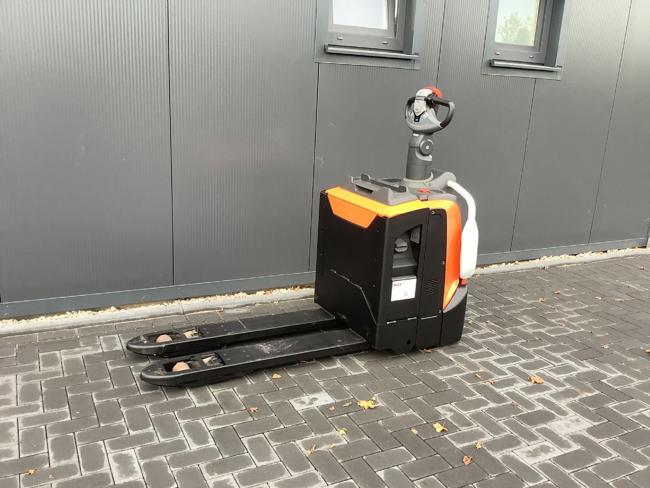 Toyota Gabelstapler Niederhubwagen <br>Toyota LPE200 <br>Baujahr 2024 <br>Betriebsstunden 1100 <br><br>Mietkauf 130,44 €/Monat 5 Niederhubwagen <br>Toyota LPE200 <br>Baujahr 2024 <br>Betriebsstunden 1100 <br><br>Mietkauf 130,44 €/Monat – Bild 5