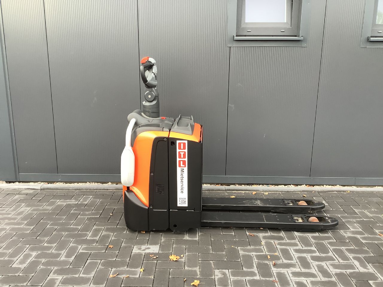 Toyota Gabelstapler Niederhubwagen <br>Toyota LPE200 <br>Baujahr 2024 <br>Betriebsstunden 1100 <br><br>Mietkauf 130,44 €/Monat 7 Niederhubwagen <br>Toyota LPE200 <br>Baujahr 2024 <br>Betriebsstunden 1100 <br><br>Mietkauf 130,44 €/Monat – Bild 7