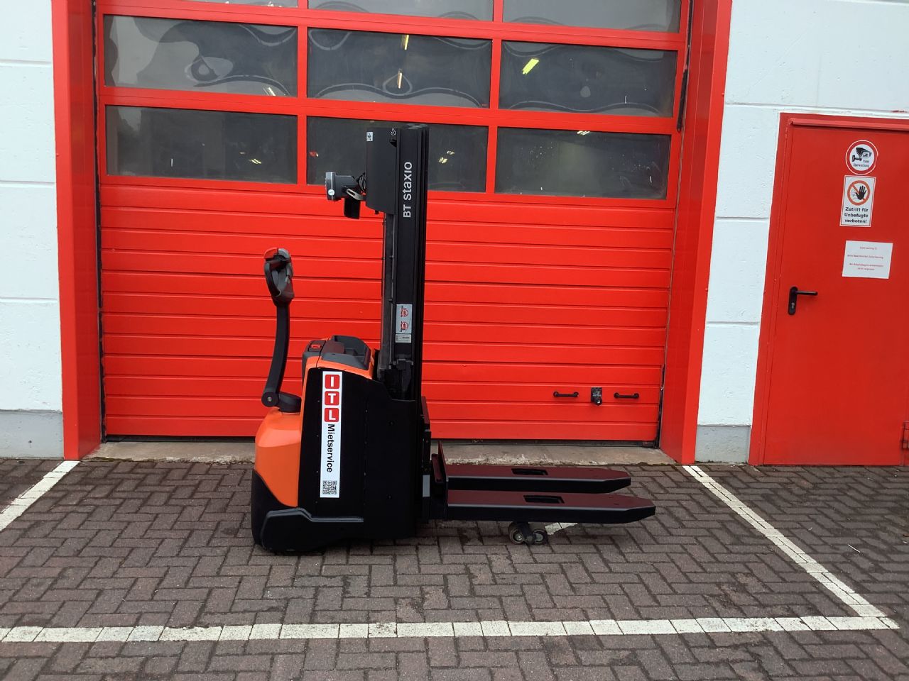 Toyota Gabelstapler Hochhubwagen <br>Toyota SWE120L <br>Baujahr 2019 <br>Betriebsstunden 1309 <br><br>Mietkauf 85,86 €/Monat 2 Hochhubwagen <br>Toyota SWE120L <br>Baujahr 2019 <br>Betriebsstunden 1309 <br><br>Mietkauf 85,86 €/Monat – Bild 2
