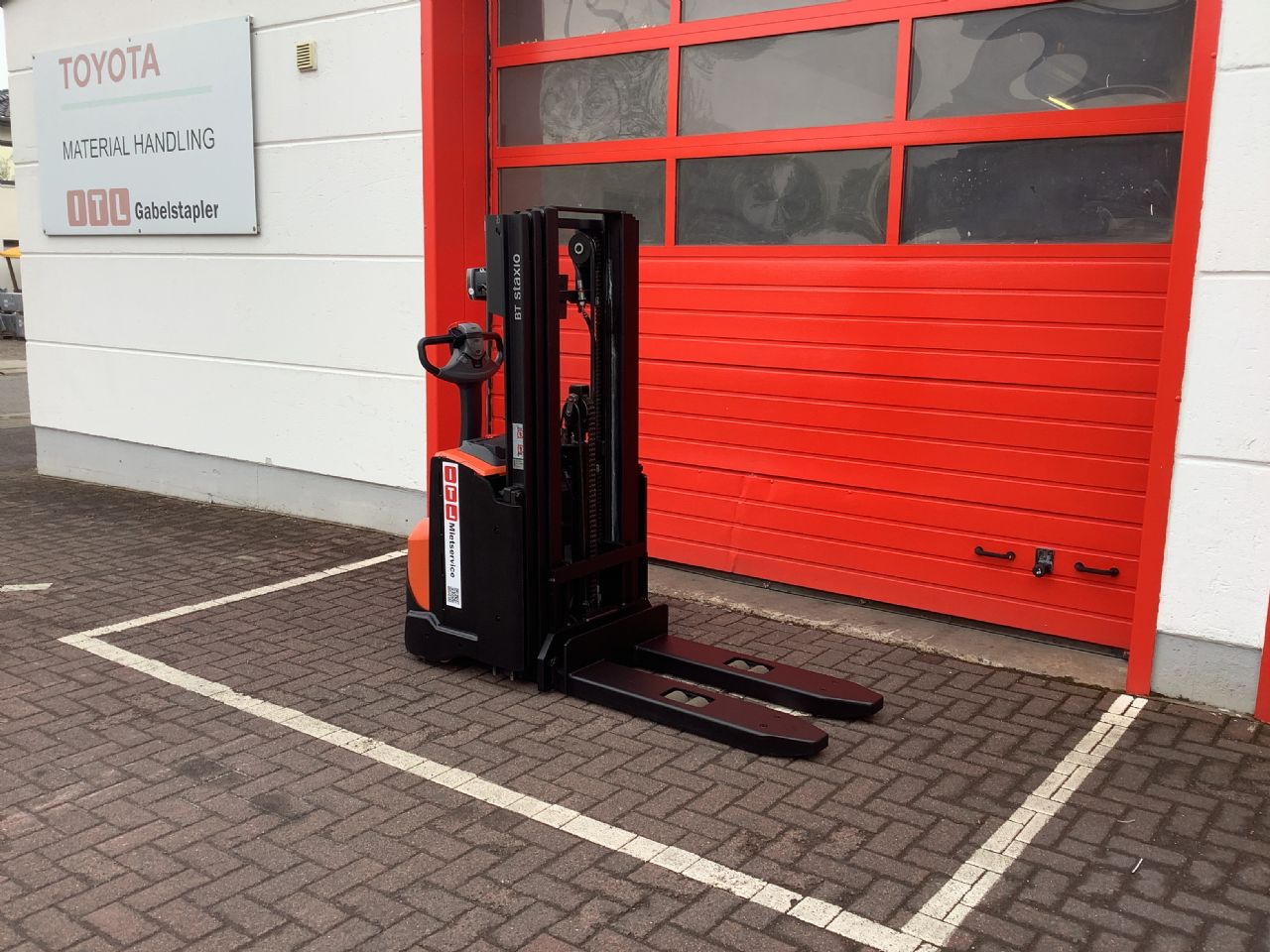 Toyota Gabelstapler Hochhubwagen <br>Toyota SWE120L <br>Baujahr 2019 <br>Betriebsstunden 1309 <br><br>Mietkauf 85,86 €/Monat 6 Hochhubwagen <br>Toyota SWE120L <br>Baujahr 2019 <br>Betriebsstunden 1309 <br><br>Mietkauf 85,86 €/Monat – Bild 6
