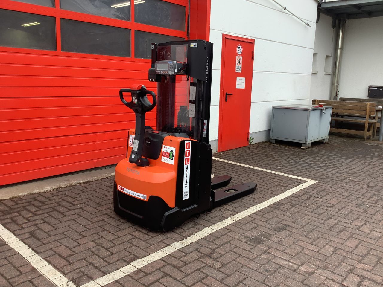 Toyota Gabelstapler Hochhubwagen <br>Toyota SWE120L <br>Baujahr 2019 <br>Betriebsstunden 1309 <br><br>Mietkauf 85,86 €/Monat 7 Hochhubwagen <br>Toyota SWE120L <br>Baujahr 2019 <br>Betriebsstunden 1309 <br><br>Mietkauf 85,86 €/Monat – Bild 7