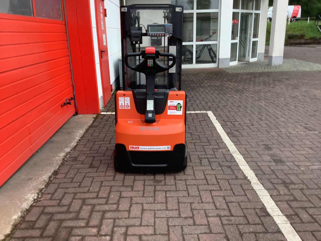 Toyota Gabelstapler Hochhubwagen <br>Toyota SWE120L <br>Baujahr 2019 <br>Betriebsstunden 1309 <br><br>Mietkauf 85,86 €/Monat 8 Hochhubwagen <br>Toyota SWE120L <br>Baujahr 2019 <br>Betriebsstunden 1309 <br><br>Mietkauf 85,86 €/Monat – Bild 8