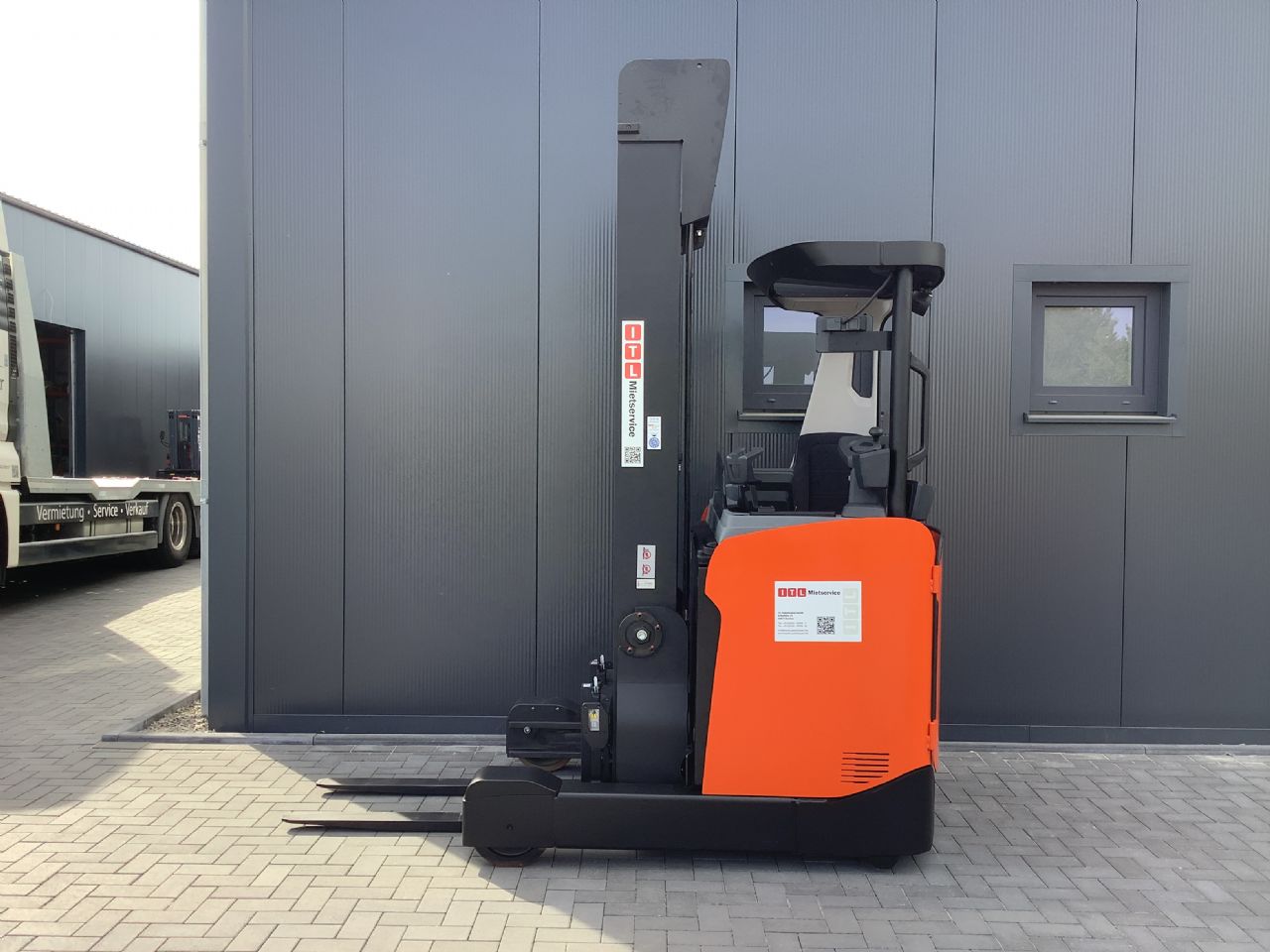 Toyota Gabelstapler Schubmaststapler <br>Toyota RRE140H <br>Baujahr 2024 <br>Betriebsstunden 2182 <br><br>Mietkauf 460,68 €/Monat 2 Schubmaststapler <br>Toyota RRE140H <br>Baujahr 2024 <br>Betriebsstunden 2182 <br><br>Mietkauf 460,68 €/Monat – Bild 2