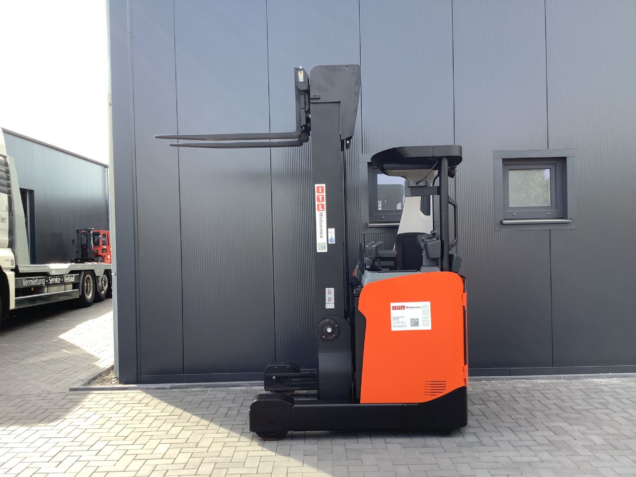 Toyota Gabelstapler Schubmaststapler <br>Toyota RRE140H <br>Baujahr 2024 <br>Betriebsstunden 2182 <br><br>Mietkauf 460,68 €/Monat 3 Schubmaststapler <br>Toyota RRE140H <br>Baujahr 2024 <br>Betriebsstunden 2182 <br><br>Mietkauf 460,68 €/Monat – Bild 3