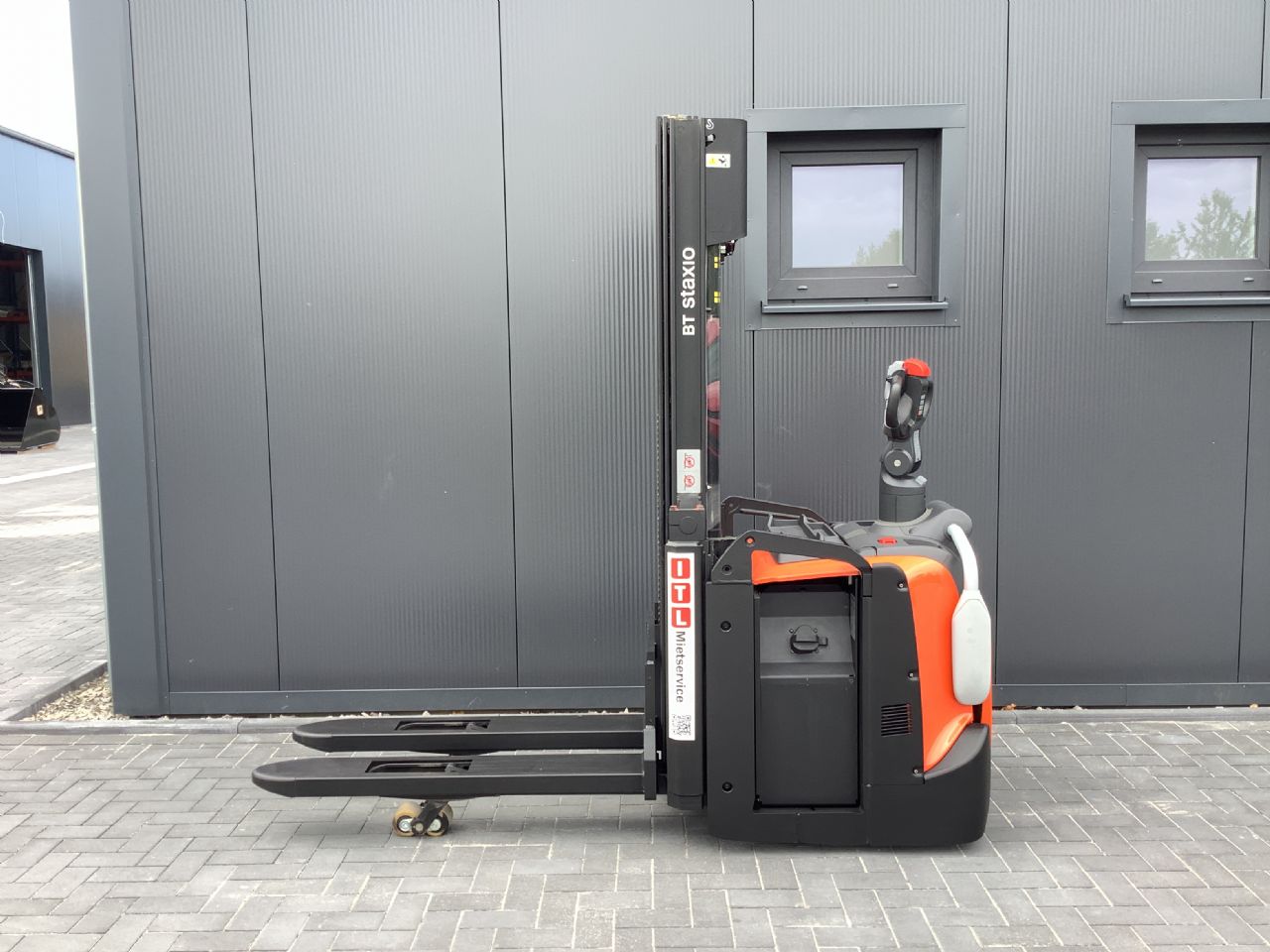 Toyota Gabelstapler Hochhubwagen <br>Toyota SPE120L <br>Baujahr 2024 <br>Betriebsstunden 1619 <br><br>Mietkauf 206,40 €/Monat 2 Hochhubwagen <br>Toyota SPE120L <br>Baujahr 2024 <br>Betriebsstunden 1619 <br><br>Mietkauf 206,40 €/Monat – Bild 2