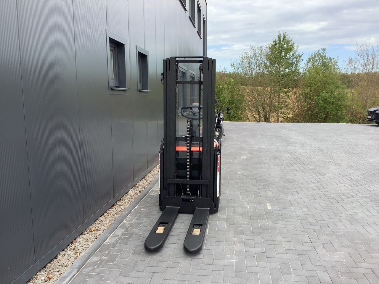 Toyota Gabelstapler Hochhubwagen <br>Toyota SPE120L <br>Baujahr 2024 <br>Betriebsstunden 1619 <br><br>Mietkauf 206,40 €/Monat 6 Hochhubwagen <br>Toyota SPE120L <br>Baujahr 2024 <br>Betriebsstunden 1619 <br><br>Mietkauf 206,40 €/Monat – Bild 6