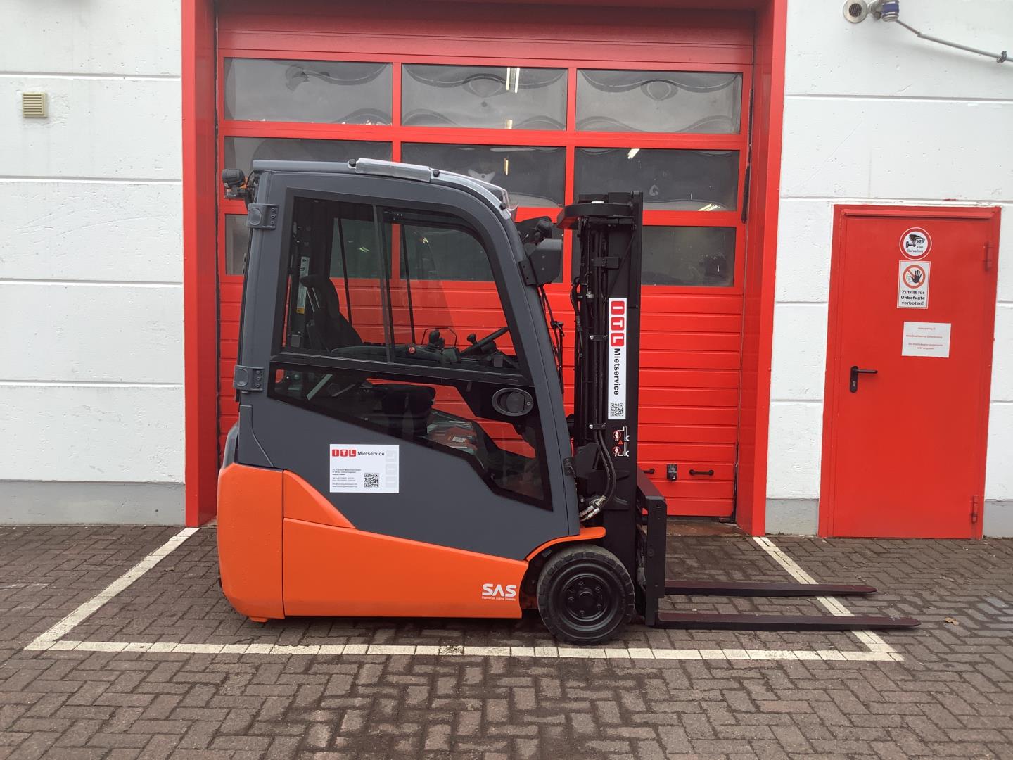 Toyota Gabelstapler Toyota Elektro 3-Rad Stapler <br>Toyota 8FBE16T <br>Baujahr 2019 <br>Betriebsstunden 1810 <br><br>Mietkauf 305,47 €/Monat 2 Toyota Elektro 3-Rad Stapler <br>Toyota 8FBE16T <br>Baujahr 2019 <br>Betriebsstunden 1810 <br><br>Mietkauf 305,47 €/Monat – Bild 2