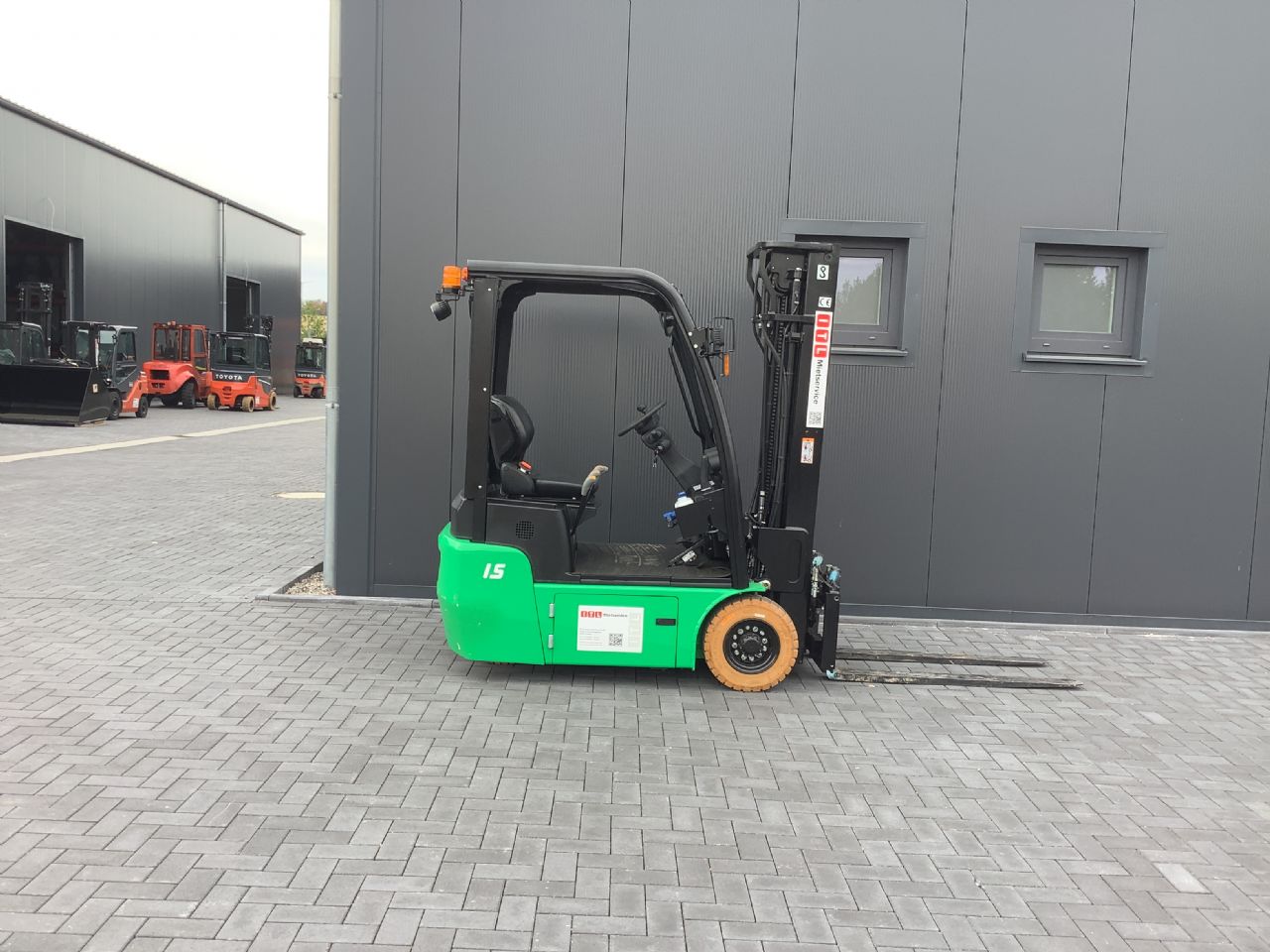 Toyota Gabelstapler Toyota Elektro 3-Rad Stapler <br>HC (Hangcha) CPDS15-XD4-SI <br>Baujahr 2024 <br>Betriebsstunden 99 <br><br>Mietkauf 206,40 €/Monat 2 Toyota Elektro 3-Rad Stapler <br>HC (Hangcha) CPDS15-XD4-SI <br>Baujahr 2024 <br>Betriebsstunden 99 <br><br>Mietkauf 206,40 €/Monat – Bild 2