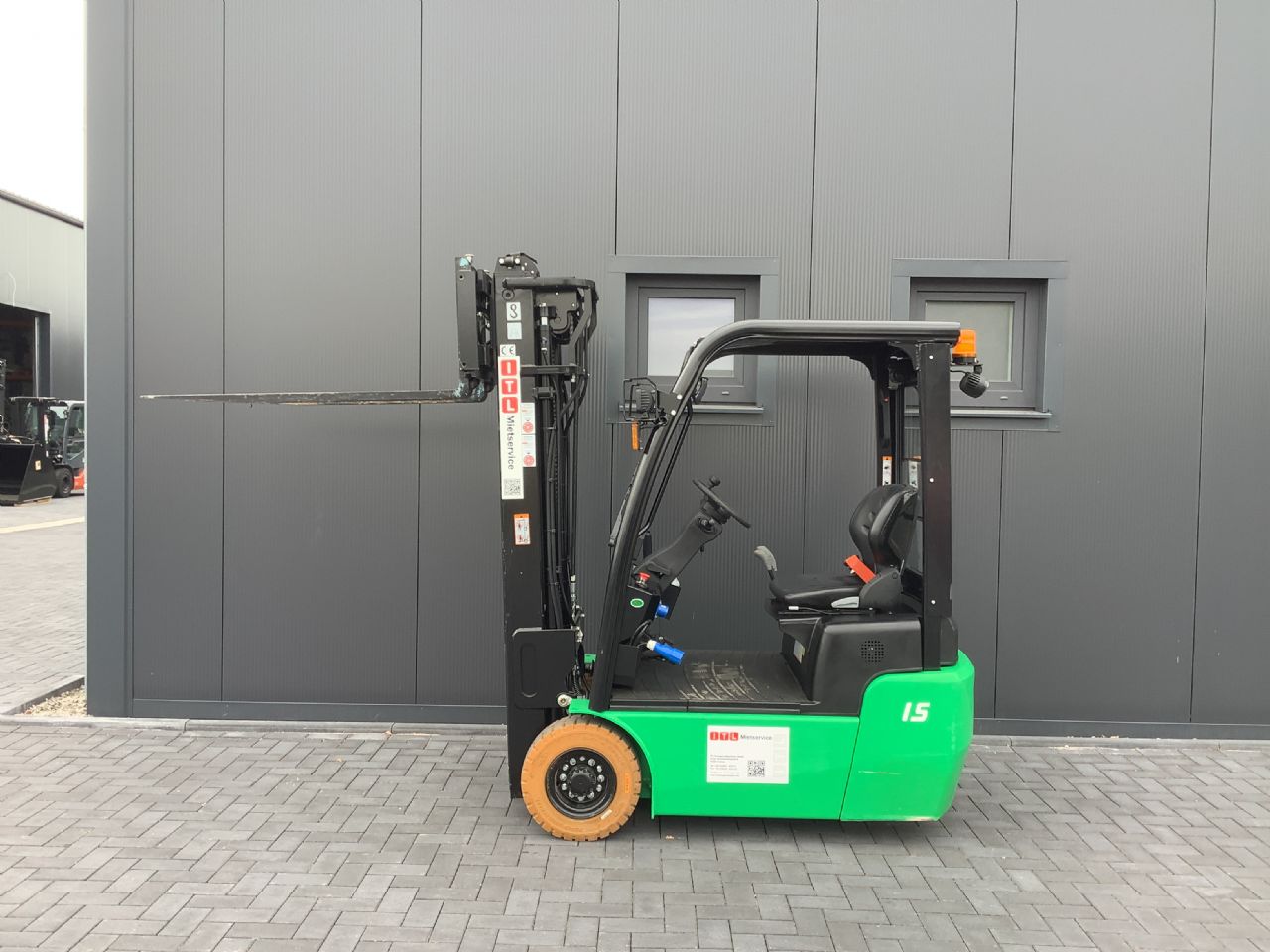 Toyota Gabelstapler Toyota Elektro 3-Rad Stapler <br>HC (Hangcha) CPDS15-XD4-SI <br>Baujahr 2024 <br>Betriebsstunden 99 <br><br>Mietkauf 206,40 €/Monat 4 Toyota Elektro 3-Rad Stapler <br>HC (Hangcha) CPDS15-XD4-SI <br>Baujahr 2024 <br>Betriebsstunden 99 <br><br>Mietkauf 206,40 €/Monat – Bild 4