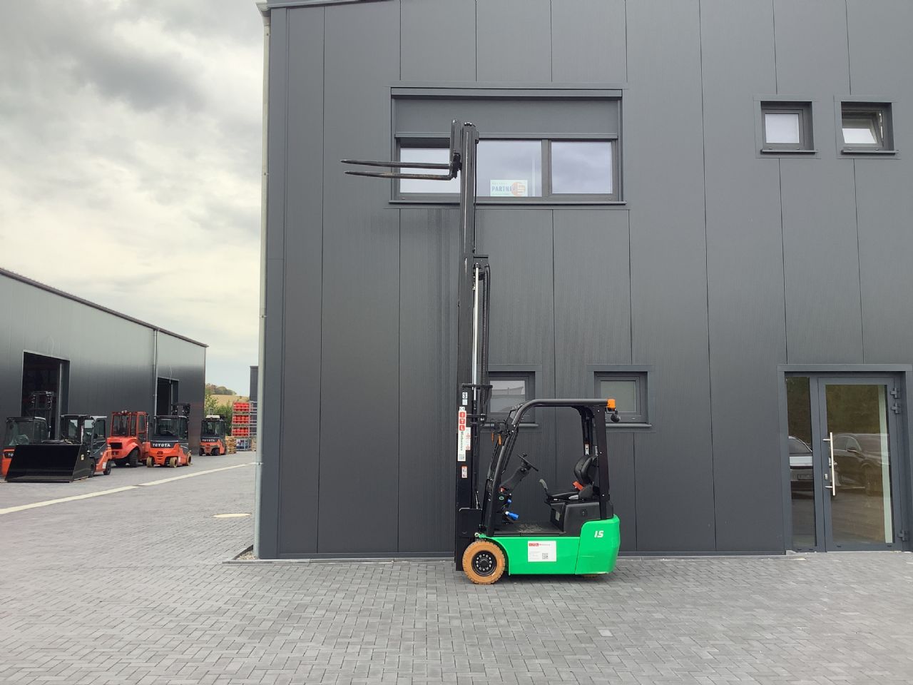Toyota Gabelstapler Toyota Elektro 3-Rad Stapler <br>HC (Hangcha) CPDS15-XD4-SI <br>Baujahr 2024 <br>Betriebsstunden 99 <br><br>Mietkauf 206,40 €/Monat 5 Toyota Elektro 3-Rad Stapler <br>HC (Hangcha) CPDS15-XD4-SI <br>Baujahr 2024 <br>Betriebsstunden 99 <br><br>Mietkauf 206,40 €/Monat – Bild 5