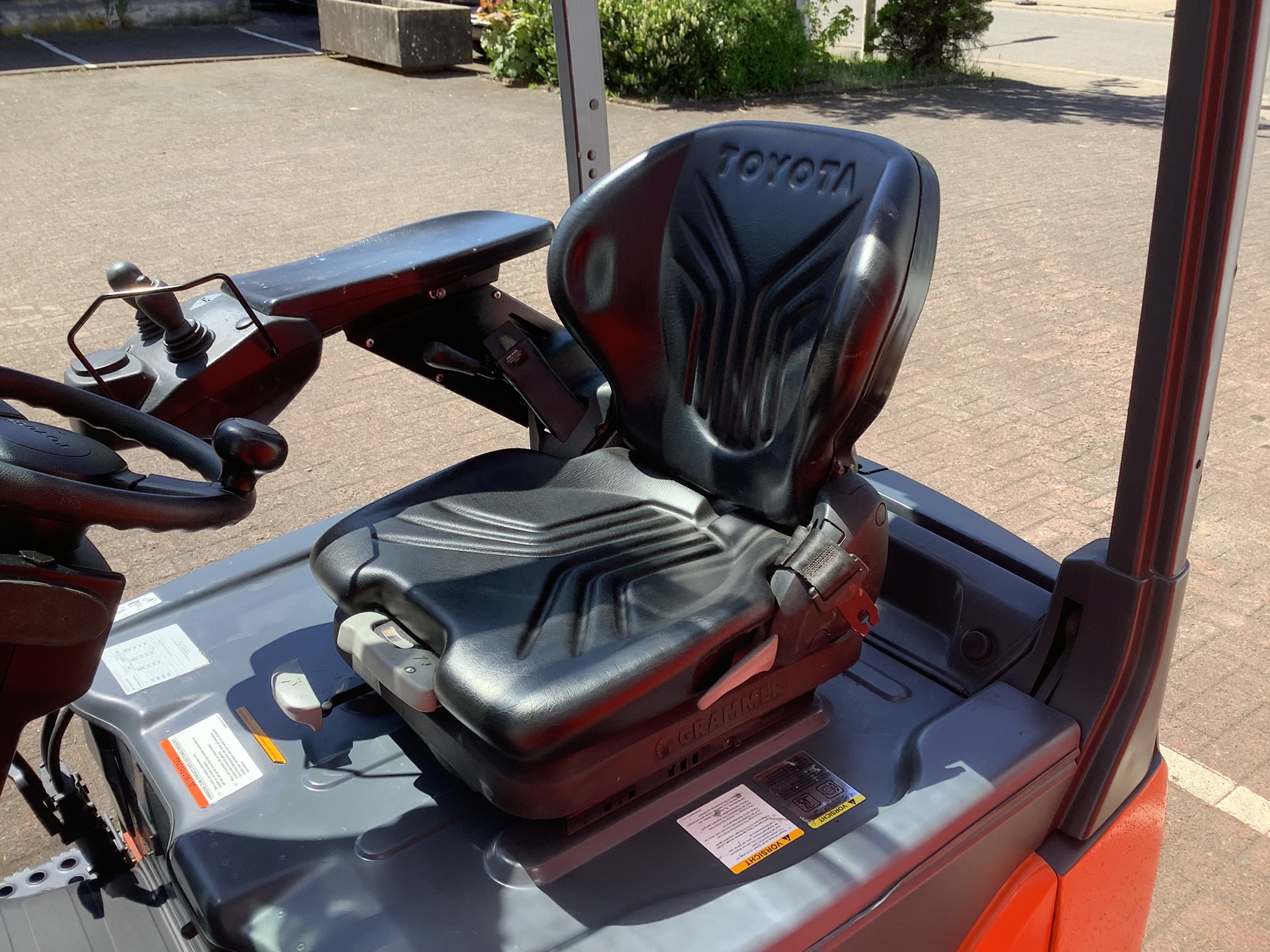 Toyota Gabelstapler Toyota Elektro 3-Rad Stapler <br>Toyota 8FBEK16T <br>Baujahr 2018 <br>Betriebsstunden 2152 <br><br>Mietkauf 288,96 €/Monat 10 Toyota Elektro 3-Rad Stapler <br>Toyota 8FBEK16T <br>Baujahr 2018 <br>Betriebsstunden 2152 <br><br>Mietkauf 288,96 €/Monat – Bild 10
