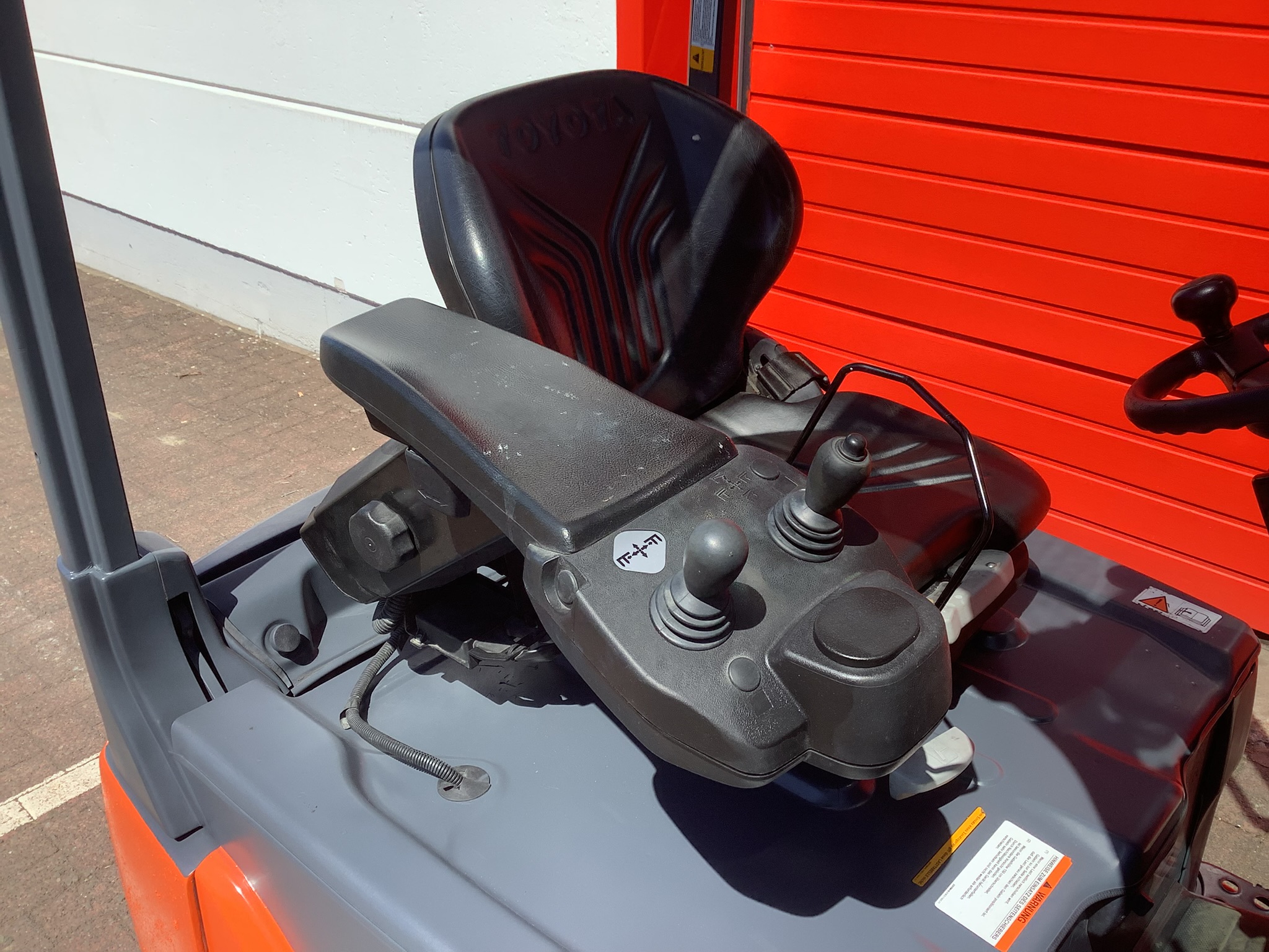 Toyota Gabelstapler Toyota Elektro 3-Rad Stapler <br>Toyota 8FBEK16T <br>Baujahr 2018 <br>Betriebsstunden 2152 <br><br>Mietkauf 288,96 €/Monat 7 Toyota Elektro 3-Rad Stapler <br>Toyota 8FBEK16T <br>Baujahr 2018 <br>Betriebsstunden 2152 <br><br>Mietkauf 288,96 €/Monat – Bild 7